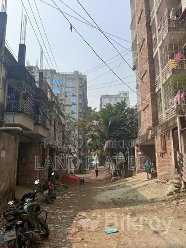 ON GOING FLAT SHARE SALE @ 810 SFT NORTH FACING ROAD SIDE. in Mohammadpur