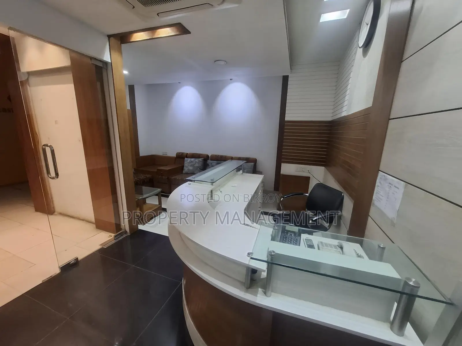 Fully Furnished Office 1600 sqft Commercial Building 3rd Floor in Gulshan