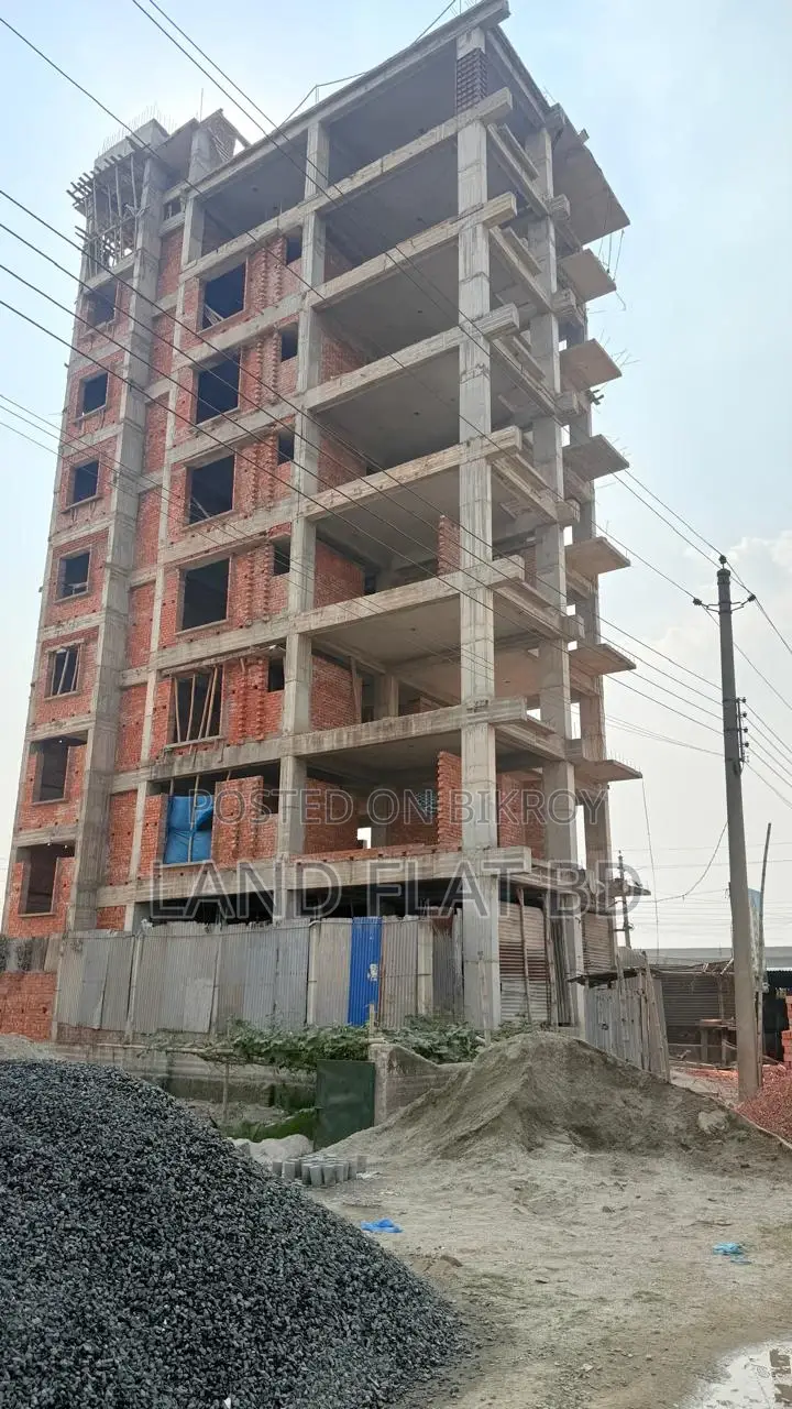 NORTH FACING @ FLAT SALE 1600 SFT ROAD SIDE. in Uttara