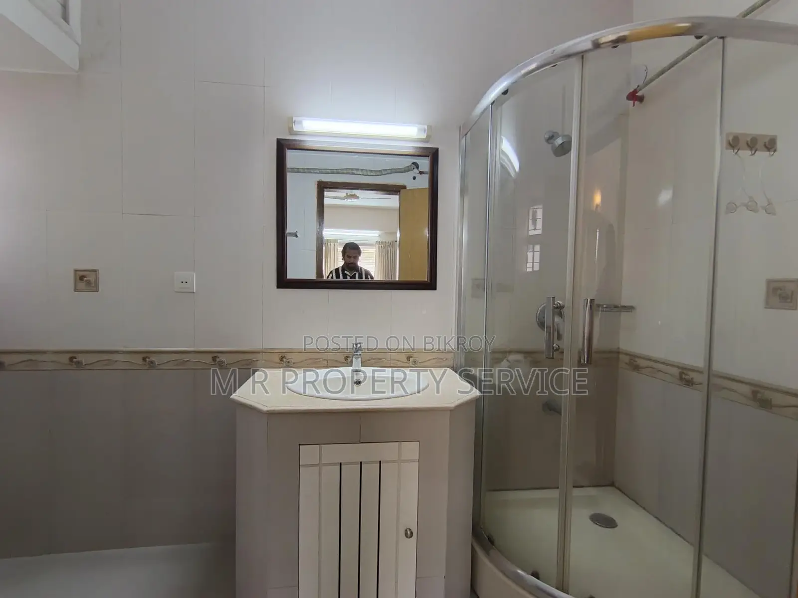 Gulshan-1 Exclusive Top Floor Fully Furnished Apartment Rent in Gulshan