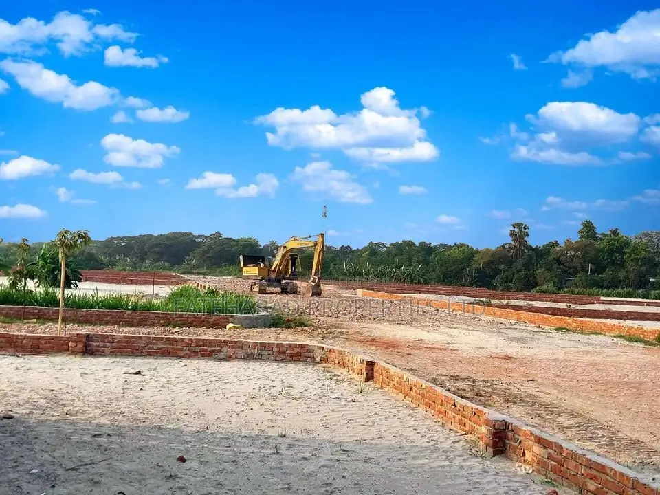 Excellent opportunity for living and investment. in Keraniganj