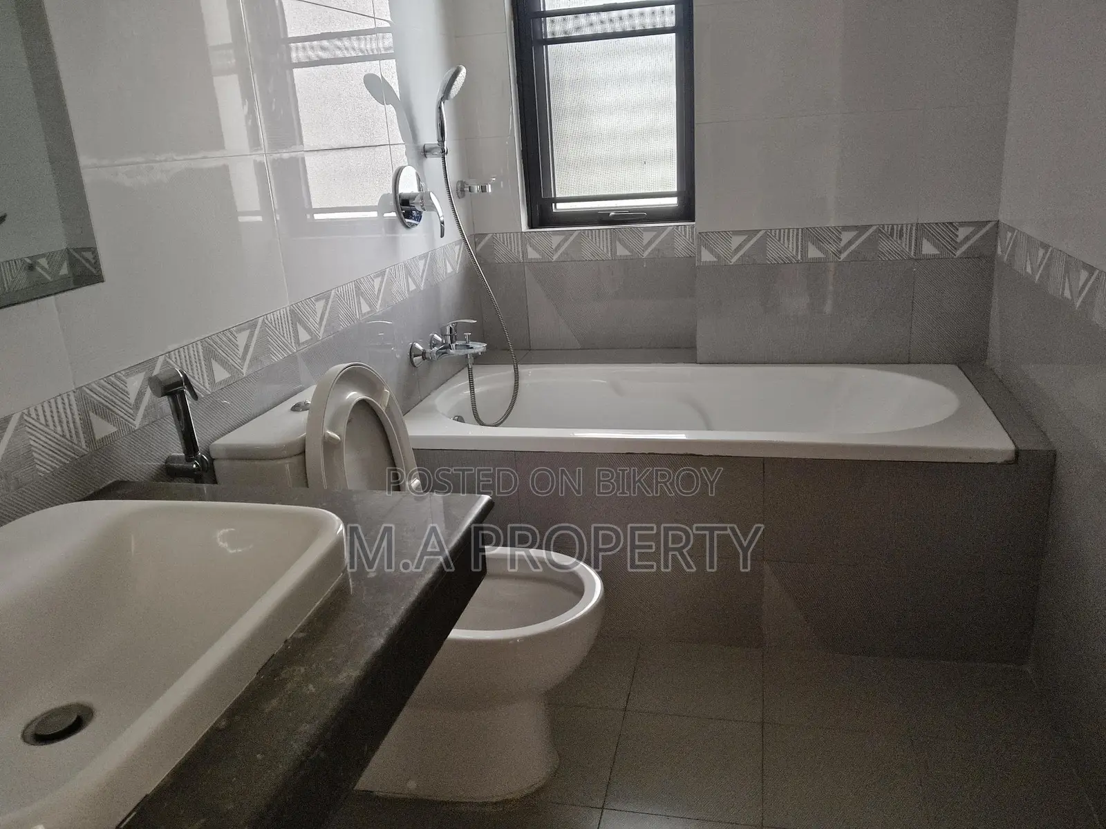 Rent furnished 3-Bedroom 2500sft 2-Carpark in Gulshan