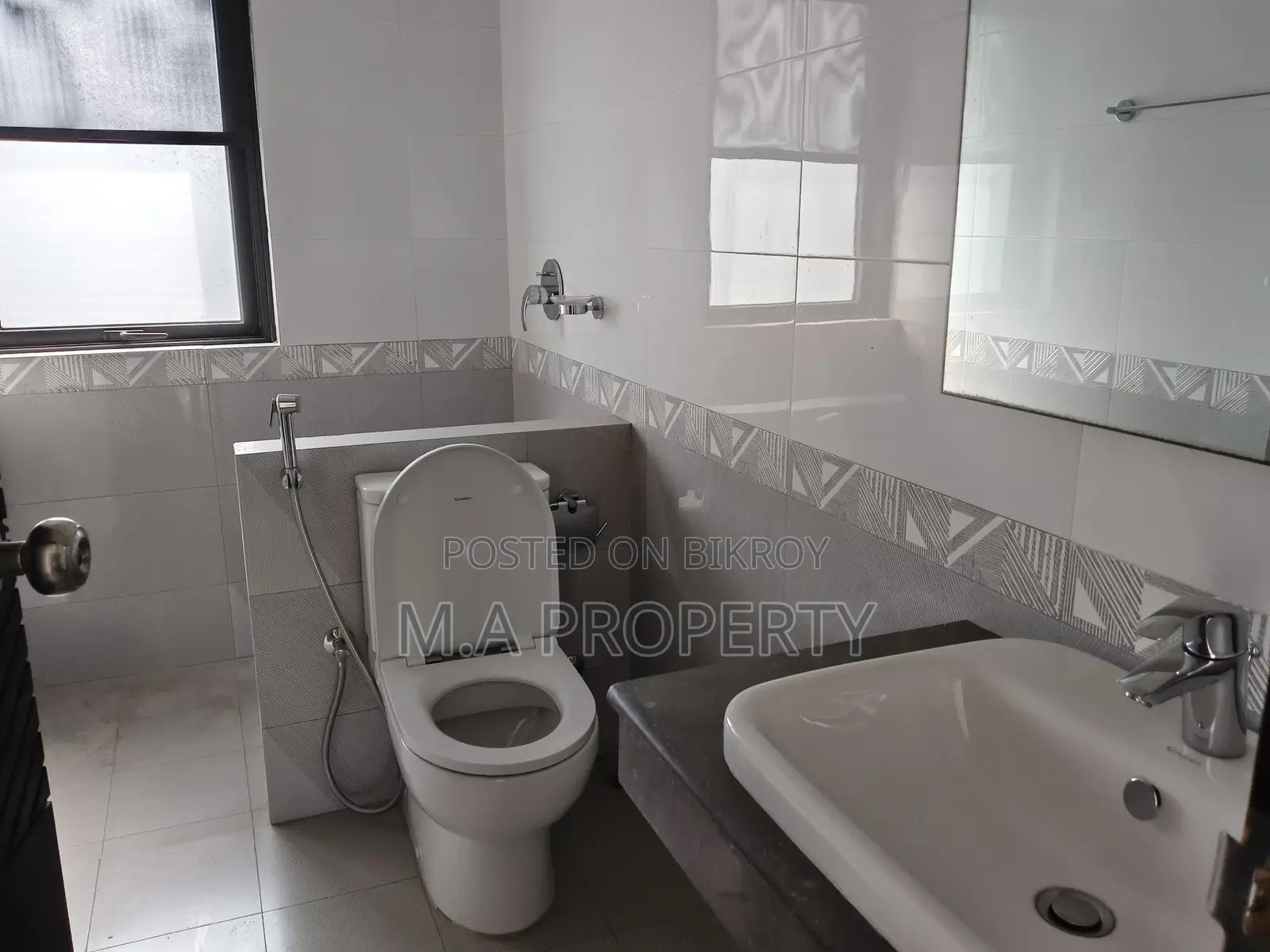Rent furnished 3-Bedroom 2500sft 2-Carpark in Gulshan