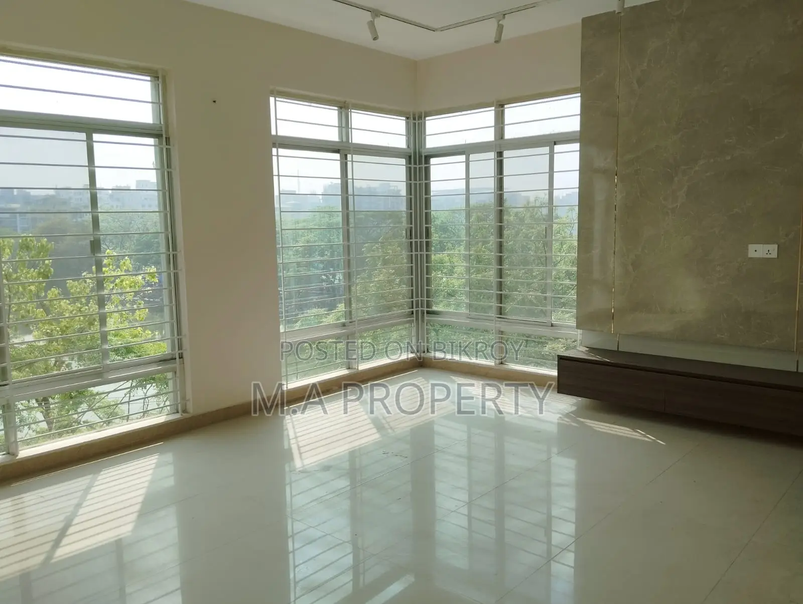 Duplex Apartment Rent 5-Bedroom 2-Carpark 6500sqft in Gulshan