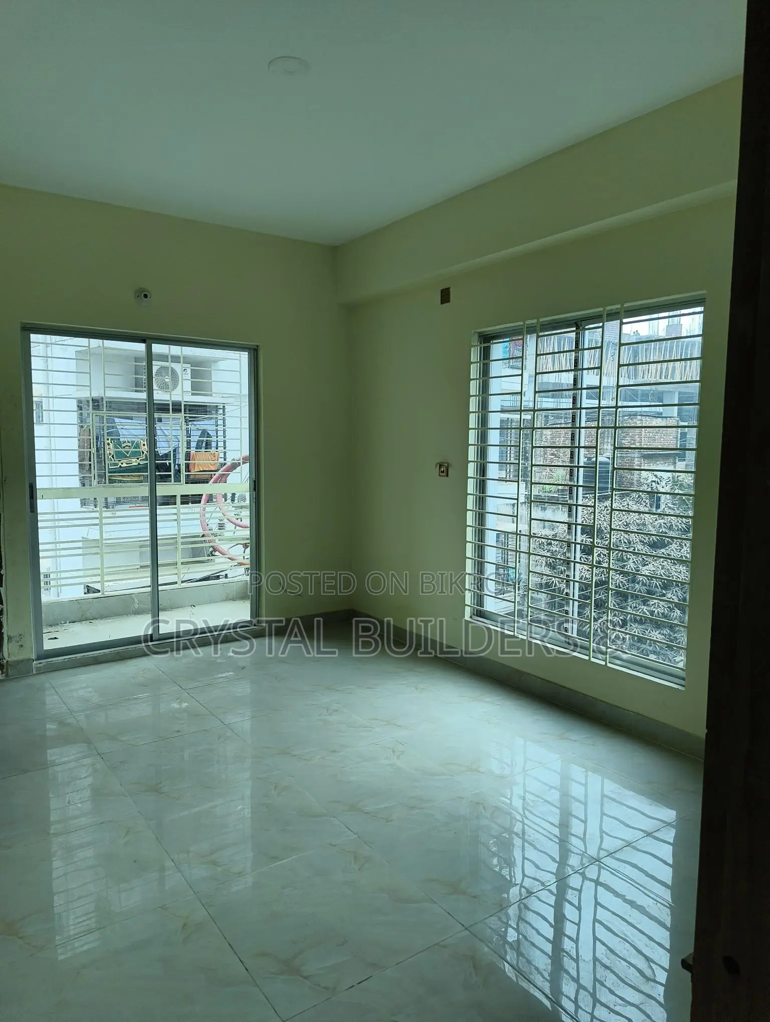 4-bedroom, completely new, ready-to-move-in flat for sale in Banasree in Banasree