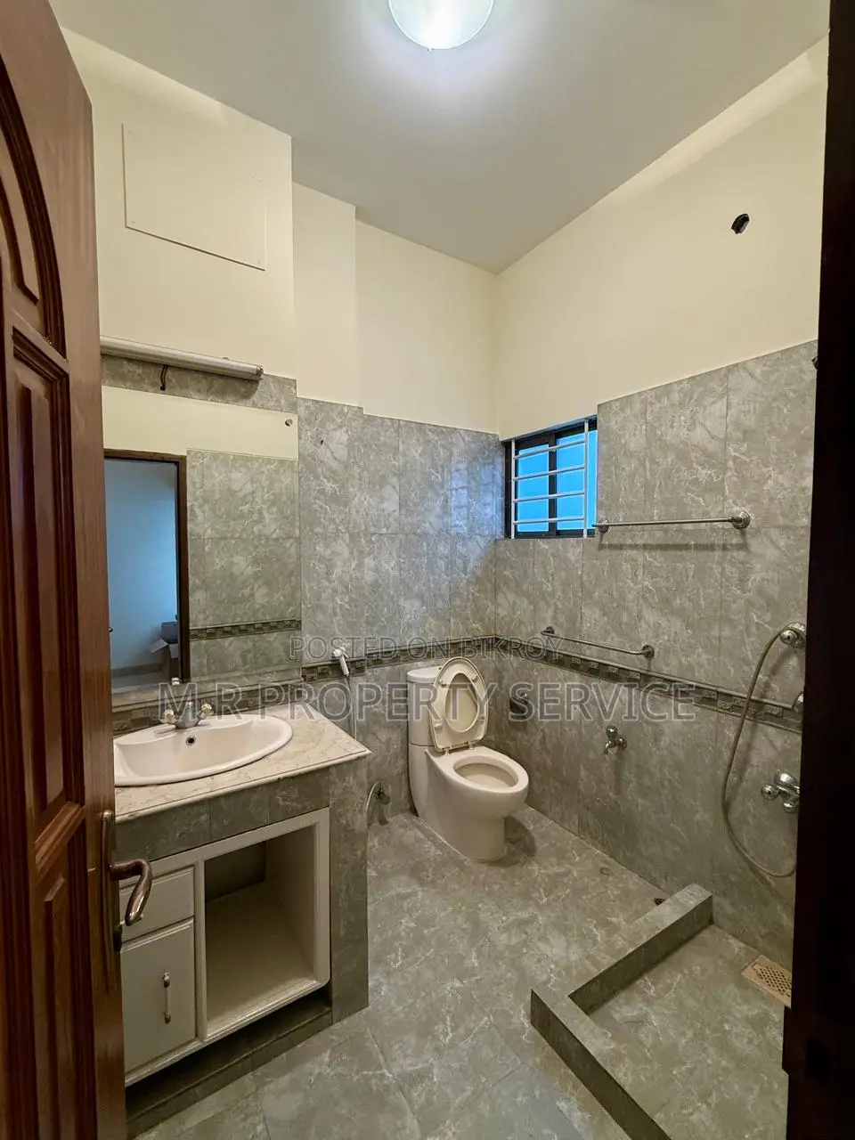Luxury 7000 Sq-ft Nice Apartment Rent Baridhara Diplomatic in Baridhara