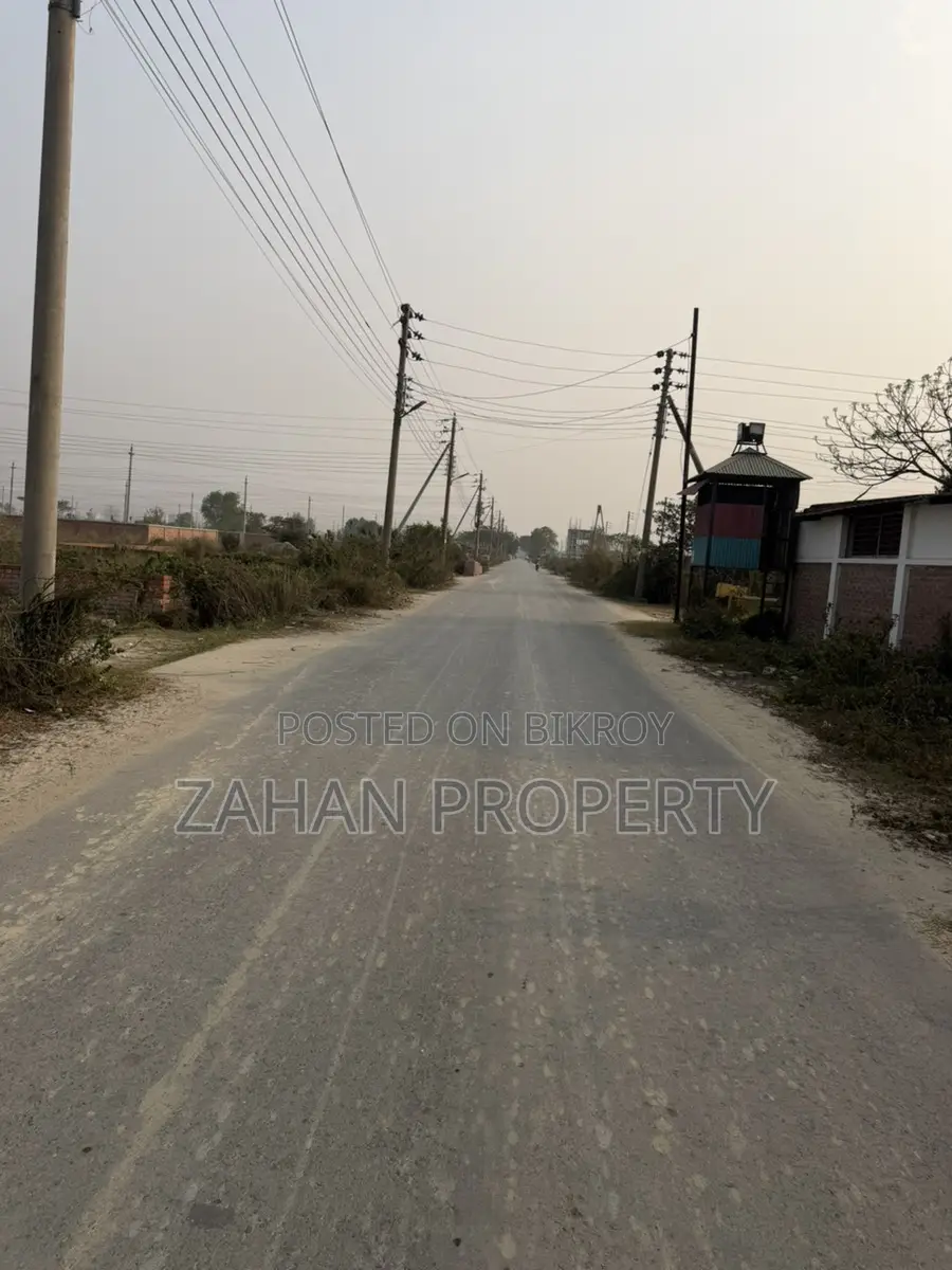 NEAR . 300/130 Ft L Block 20 kata South Face Plot Sell BASHUNDHURA in Basundhara