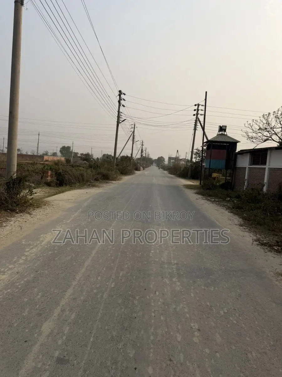 NEAR . 300/130 Ft L Block 20 kata South Face Plot Sell BASHUNDHURA in Basundhara