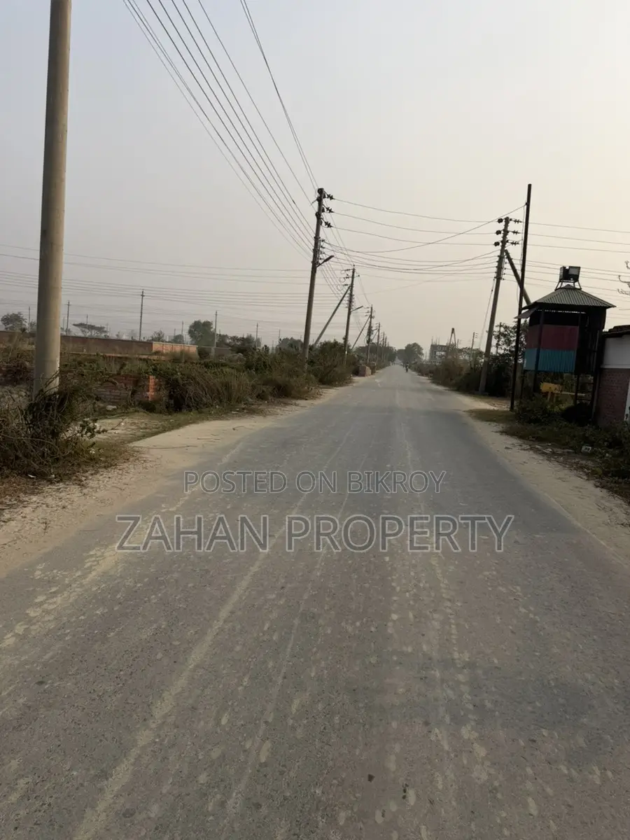 NEAR . 300/130 Ft L Block 20 kata South Face Plot Sell BASHUNDHURA in Basundhara