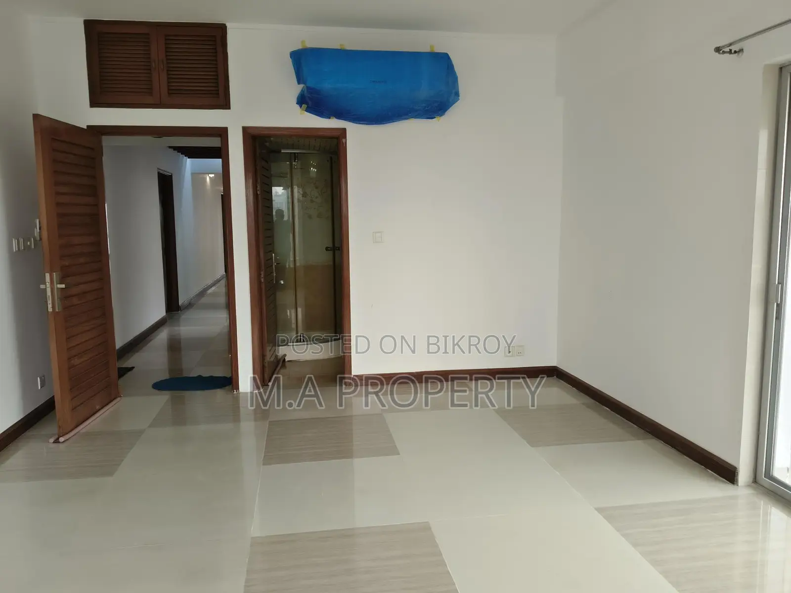 Rent Semi Furnish 3-bed Apartment 3200sft 2-carpark in Gulshan