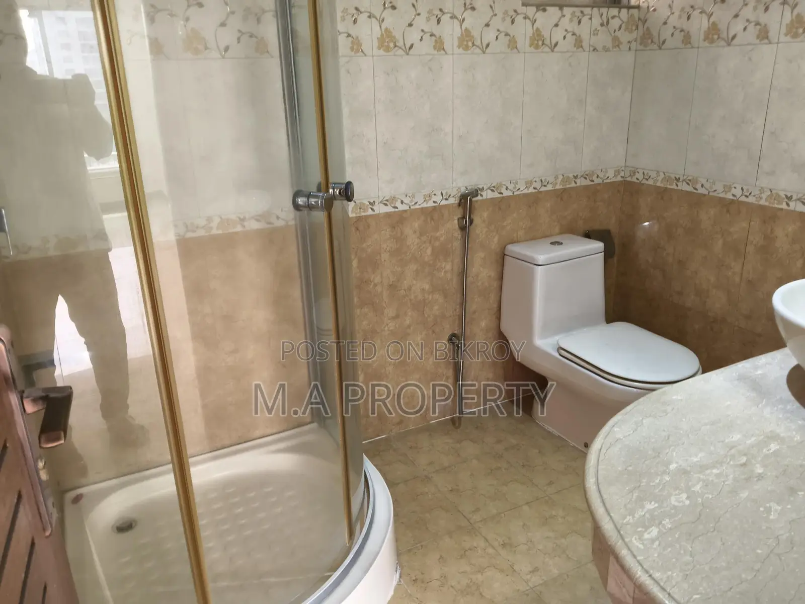 Rent Semi Furnish 3-bed Apartment 3200sft 2-carpark in Gulshan