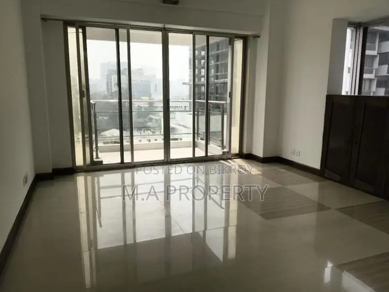 Rent Semi Furnish 3-bed Apartment 3200sft 2-carpark in Gulshan