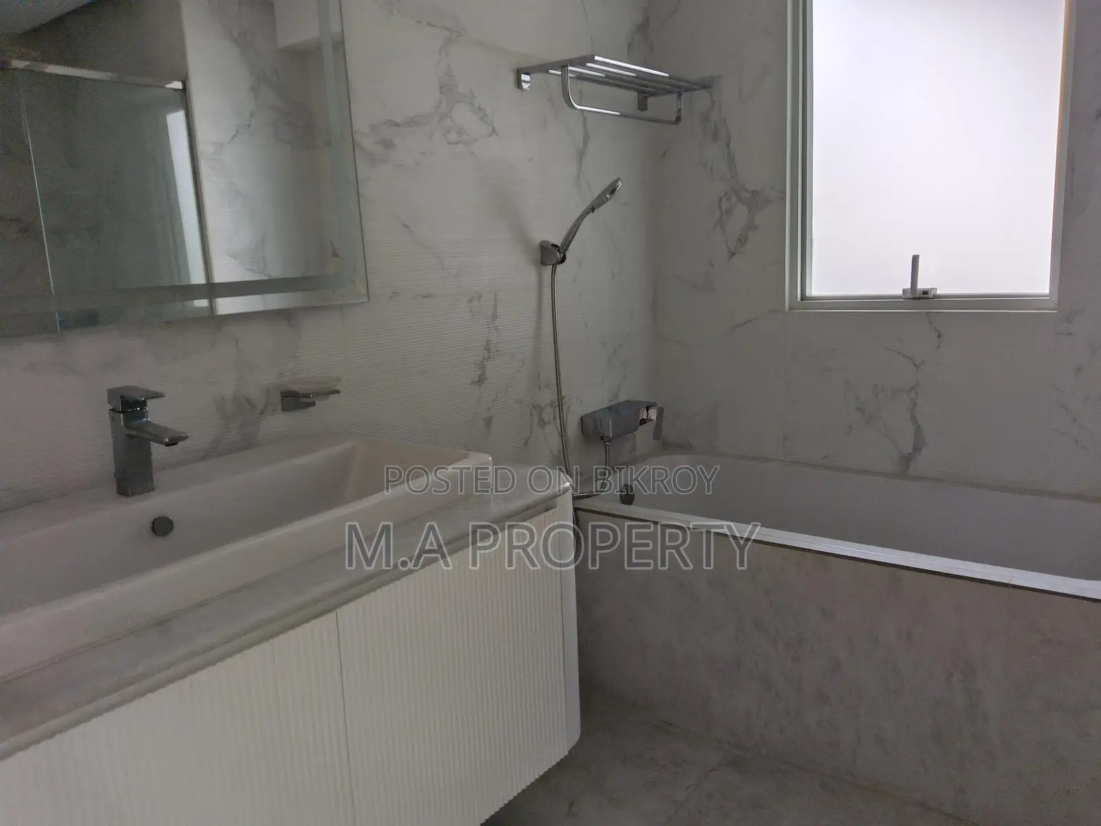 Rent New Luxurious Decorated 4-Bed, 7500sqft, 2-Carpark in Gulshan