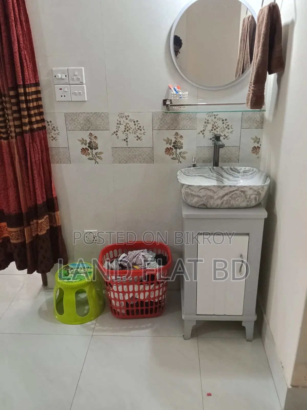 READY FLAT @ 1050 SFT DHAKA UDDAN. 6 MONTHS USED. in Mohammadpur
