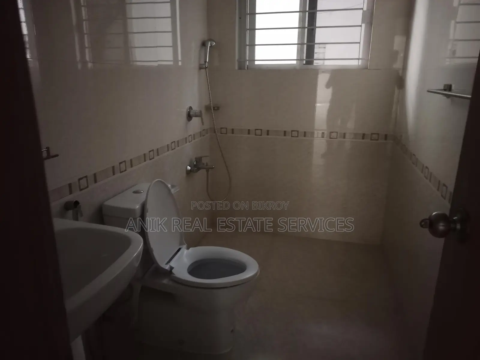 Good Quality 3 Bedroom Un Farnised Flat Rent In Gulshan in Gulshan