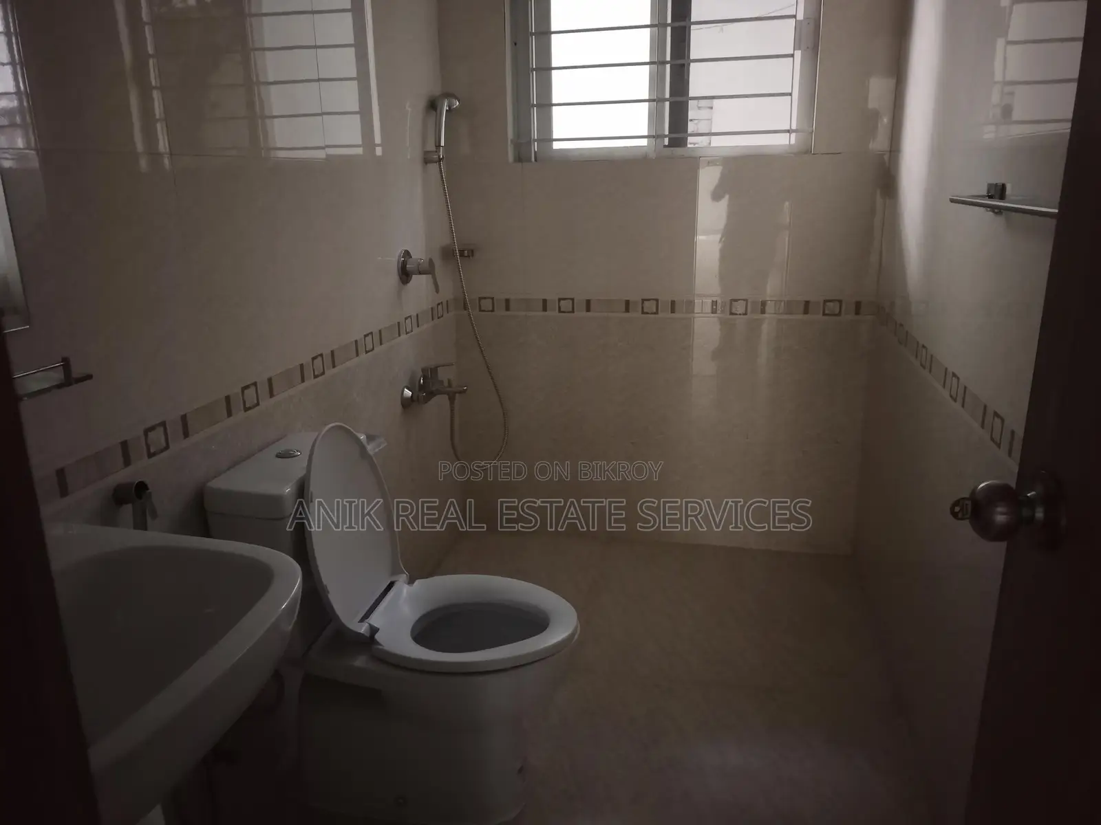 Good Quality 3 Bedroom Un Farnised Flat Rent In Gulshan in Gulshan