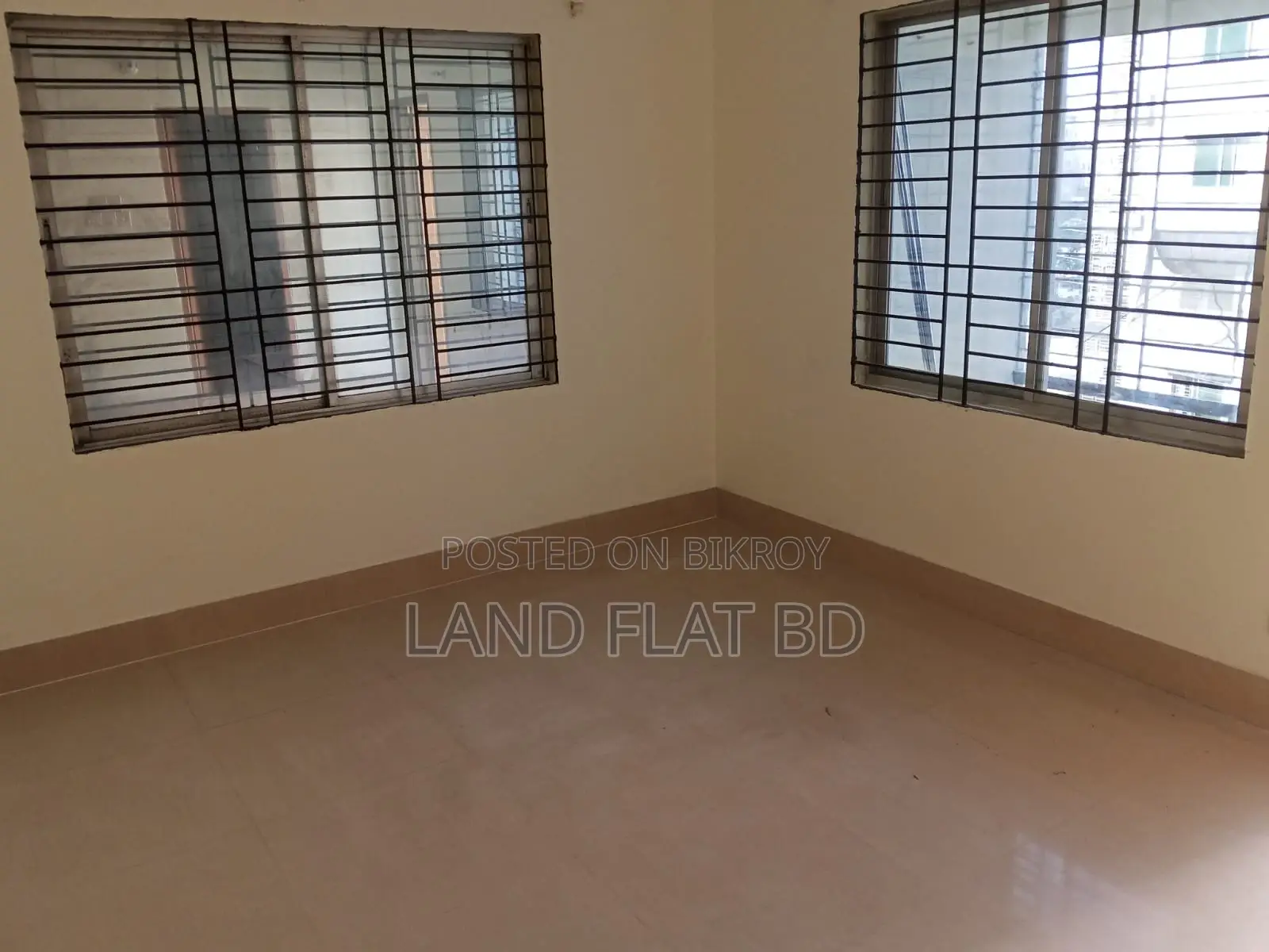 TITAS GAS, SOUTH FACING @ USED FLAT SALE @ 1350 SFT in Mohammadpur