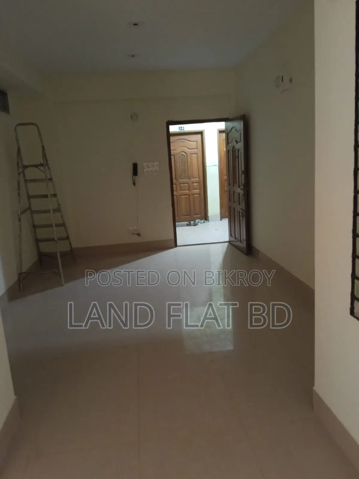 TITAS GAS, SOUTH FACING @ USED FLAT SALE @ 1350 SFT in Mohammadpur