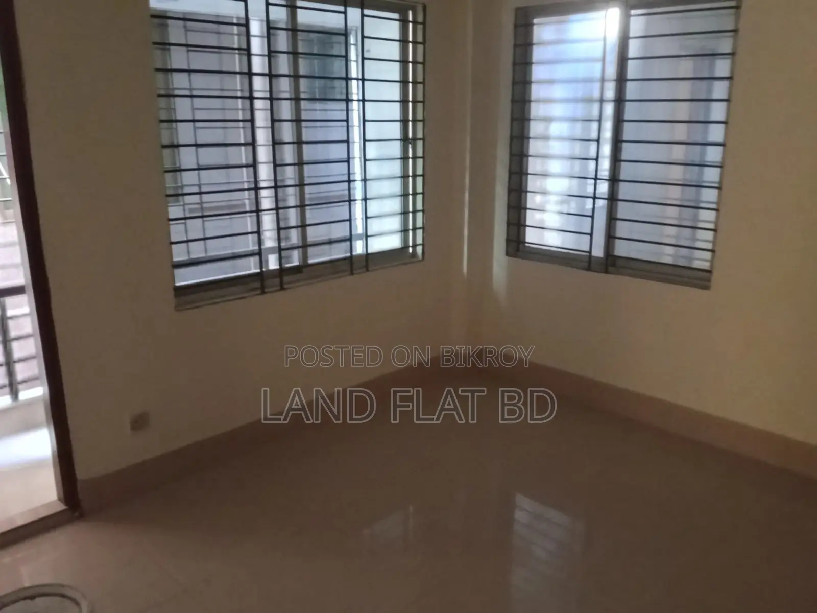 TITAS GAS, SOUTH FACING @ USED FLAT SALE @ 1350 SFT in Mohammadpur