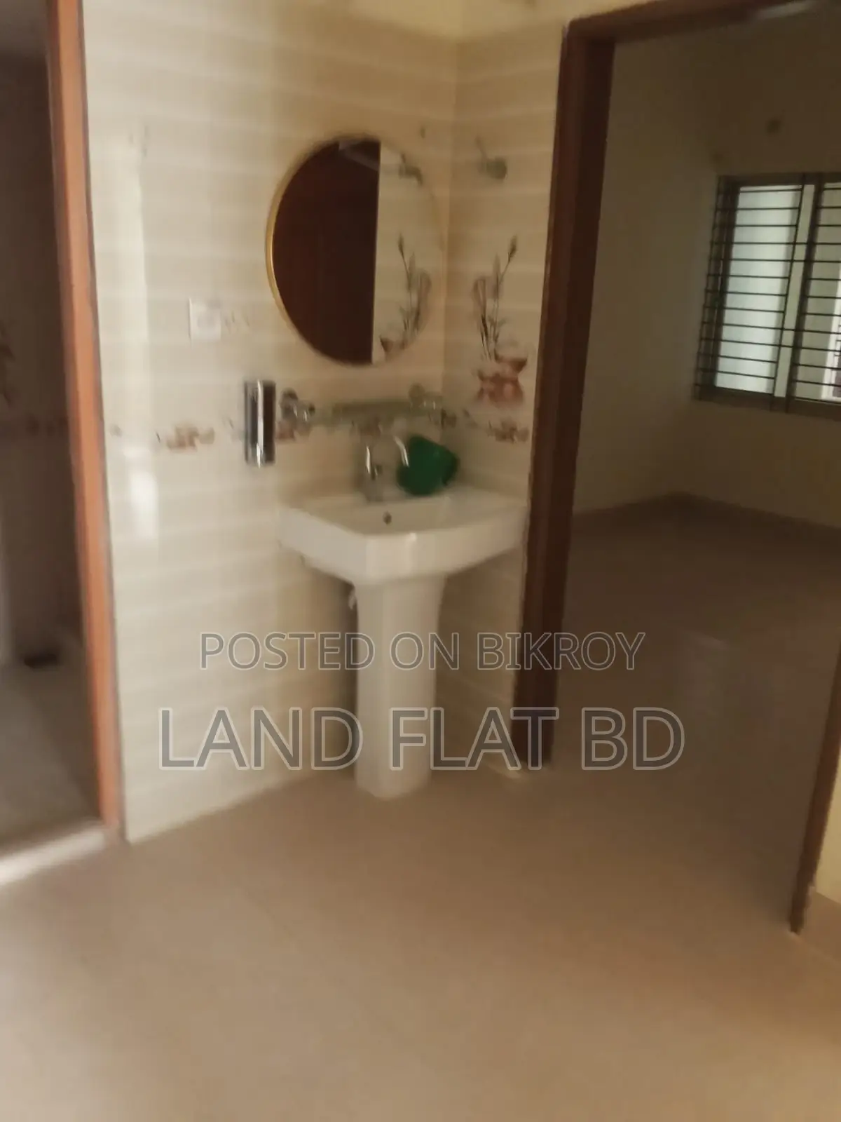 TITAS GAS, SOUTH FACING @ USED FLAT SALE @ 1350 SFT in Mohammadpur