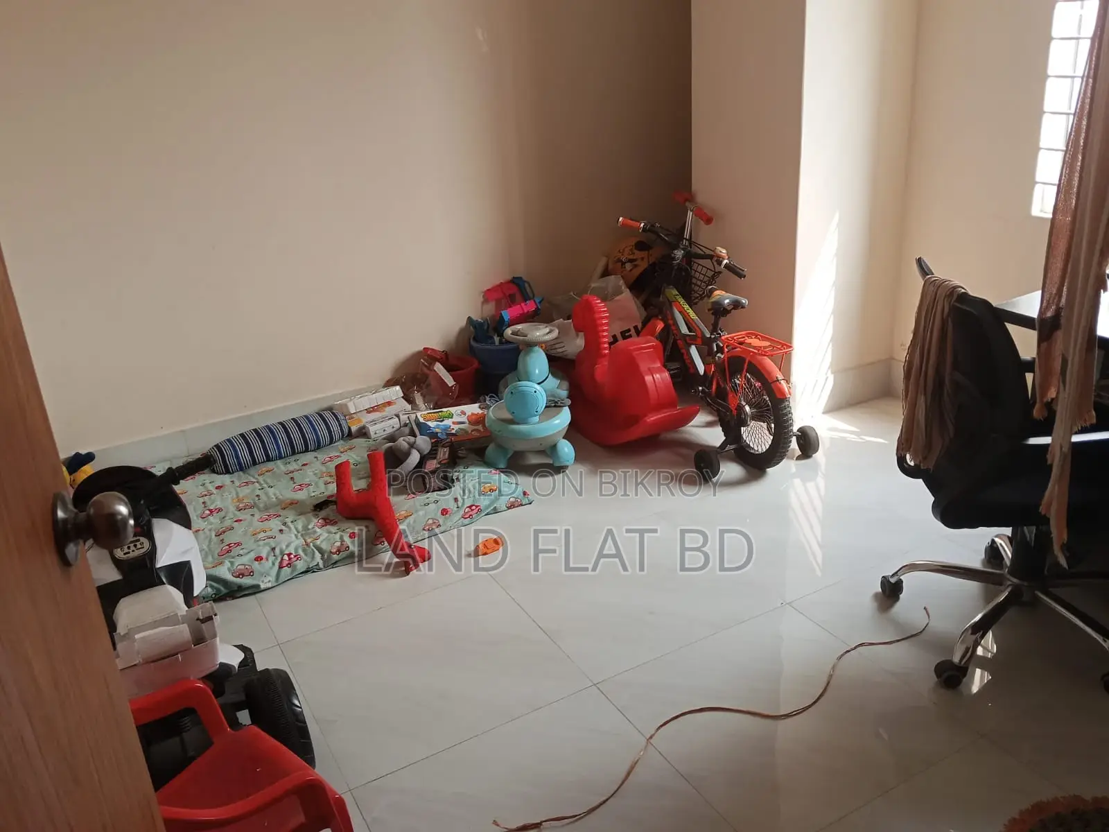 READY FLAT SALE 7TH FLOOR @ 1050 SFT 6 MONTH USED. in Mohammadpur