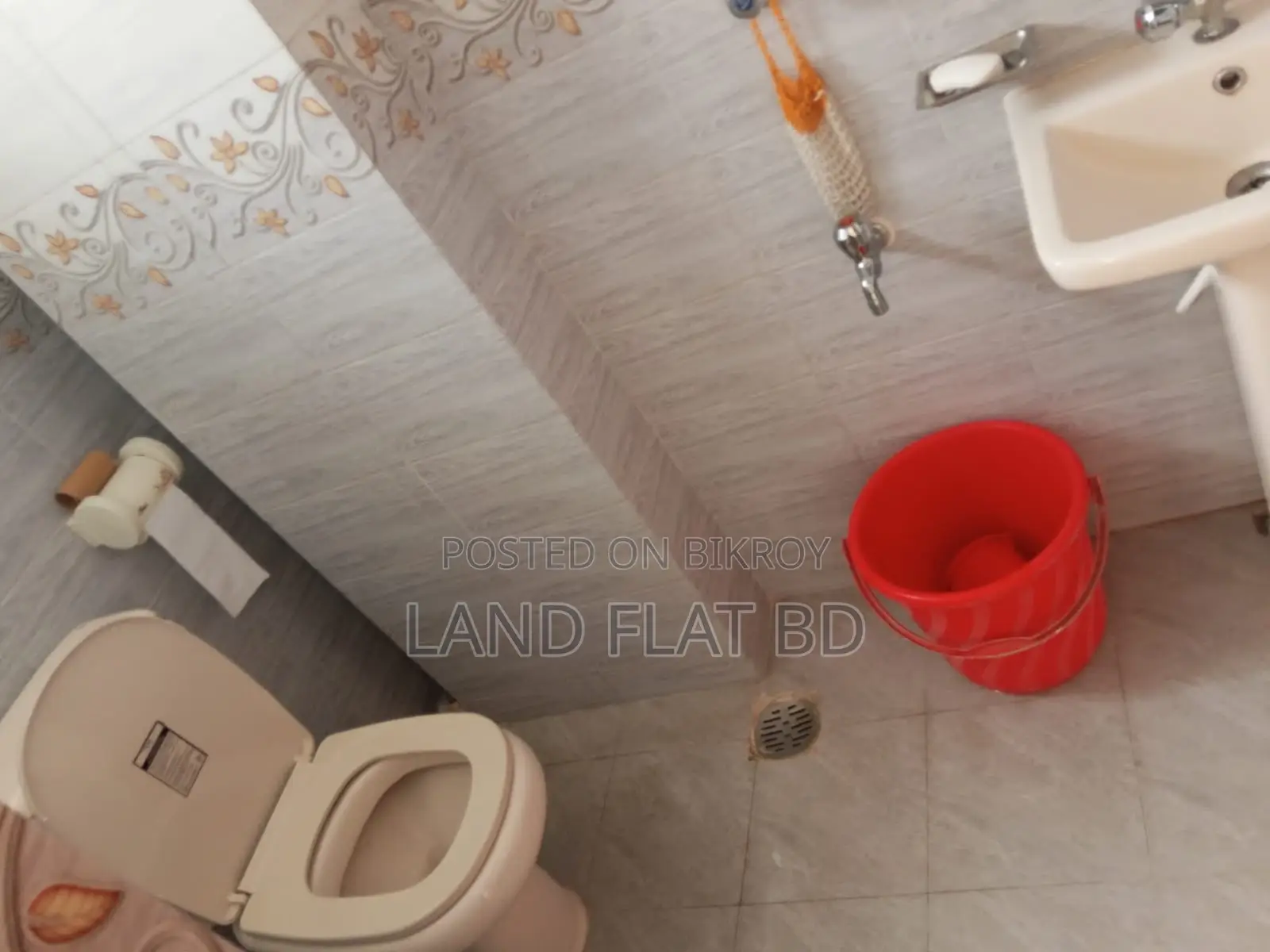 READY FLAT SALE 7TH FLOOR @ 1050 SFT 6 MONTH USED. in Mohammadpur