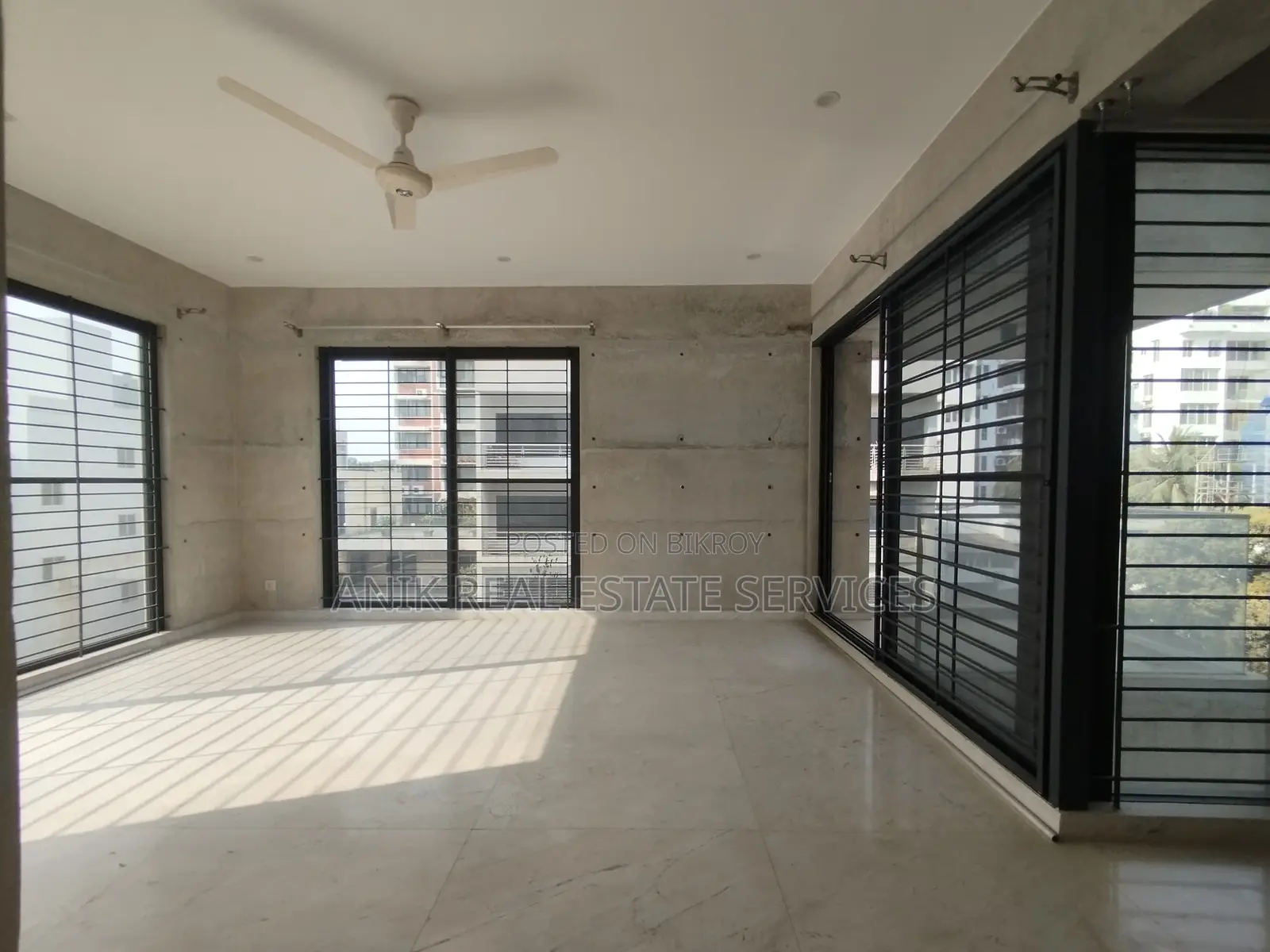 Good Quality 4000 Sft Semi Farnised Flat Rent At Baridhara in Baridhara