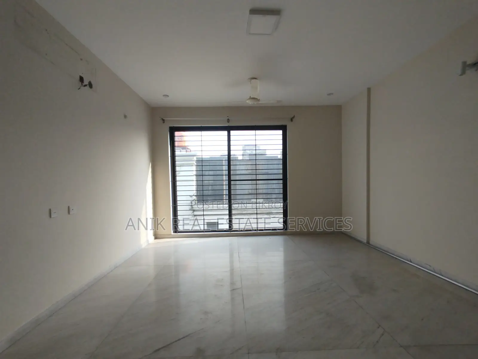 Good Quality 4000 Sft Semi Farnised Flat Rent At Baridhara in Baridhara
