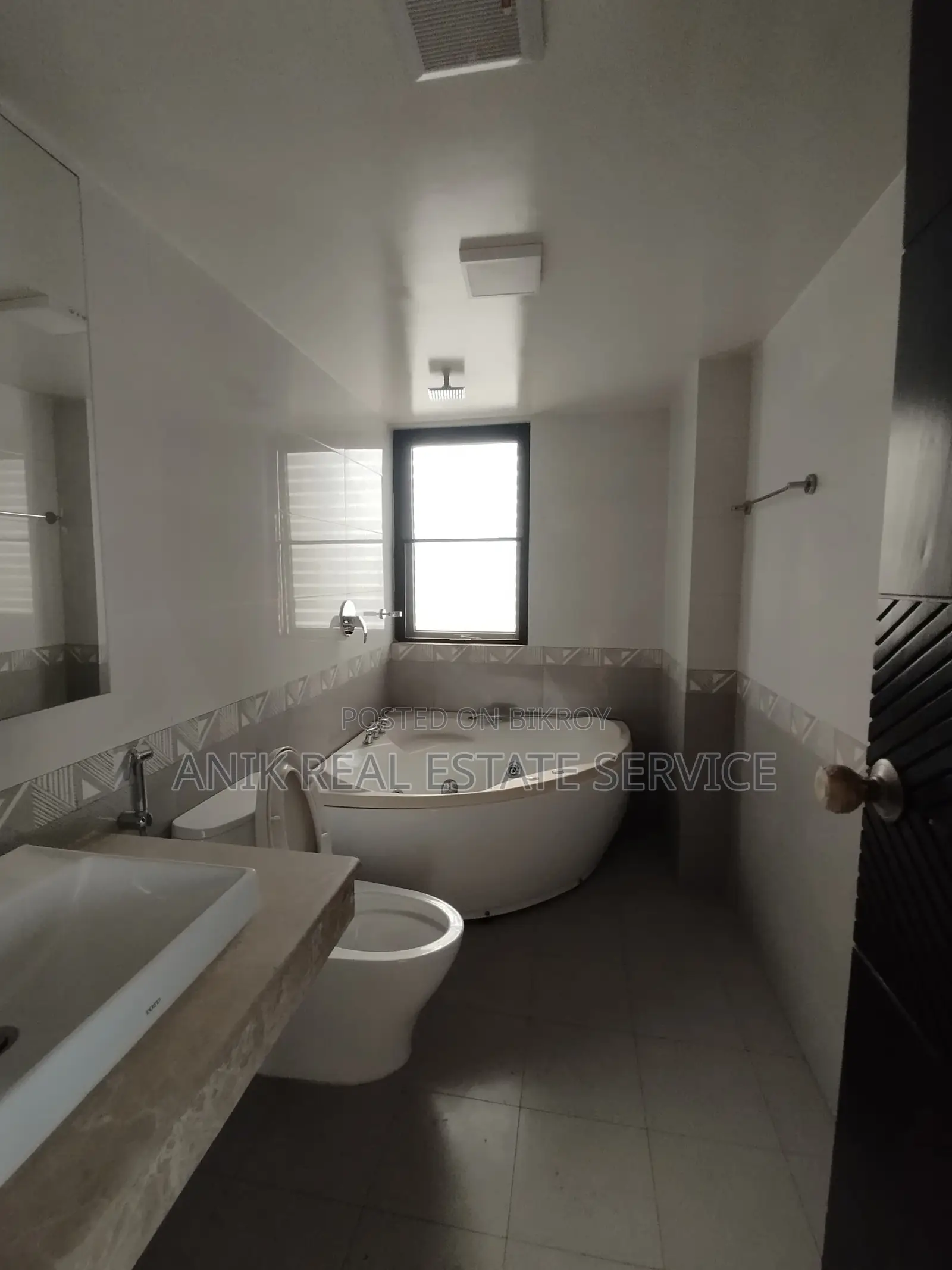Good Quality 4000 Sft Semi Farnised Flat Rent At Baridhara in Baridhara