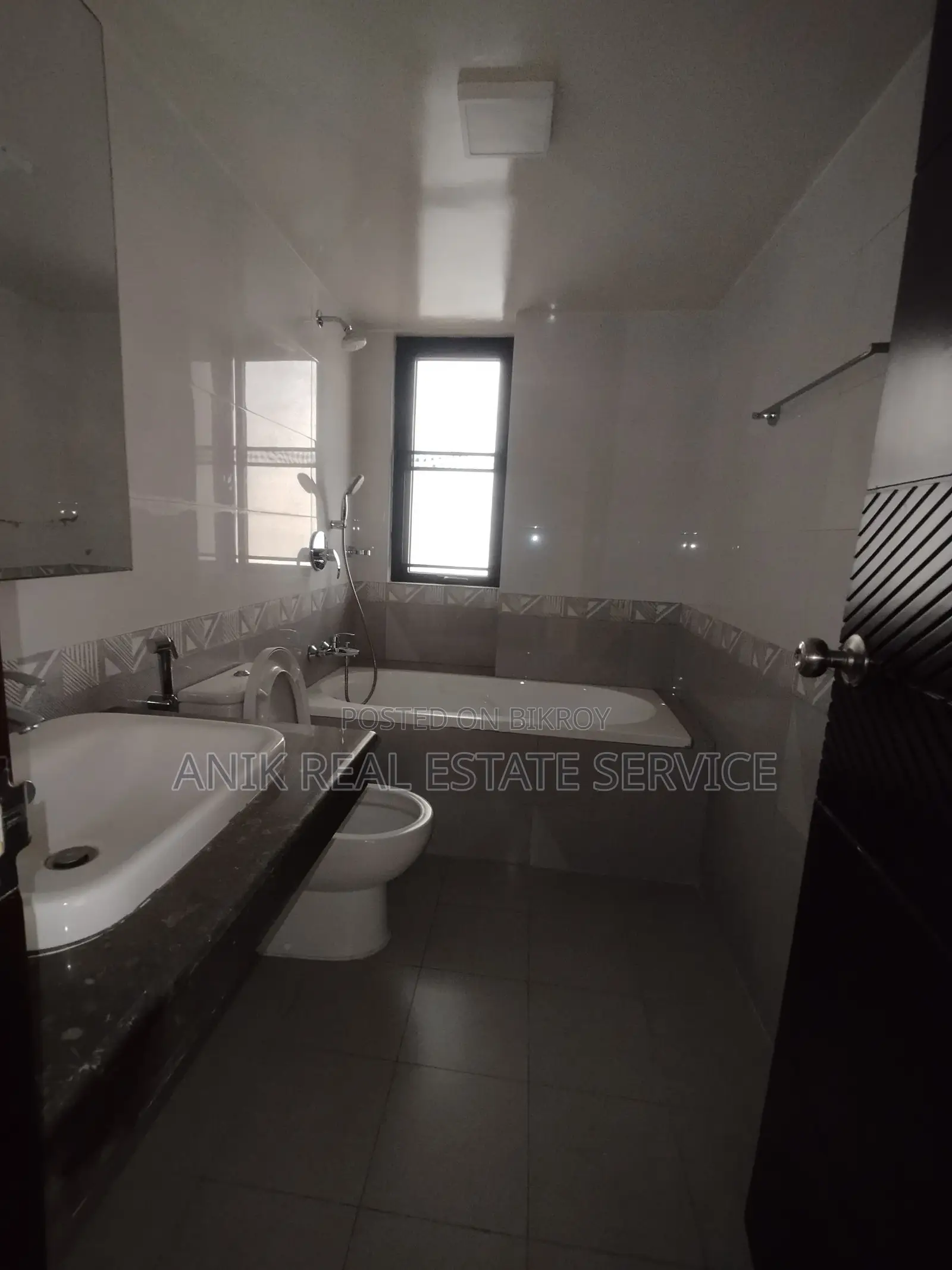Good Quality 4000 Sft Semi Farnised Flat Rent At Baridhara in Baridhara