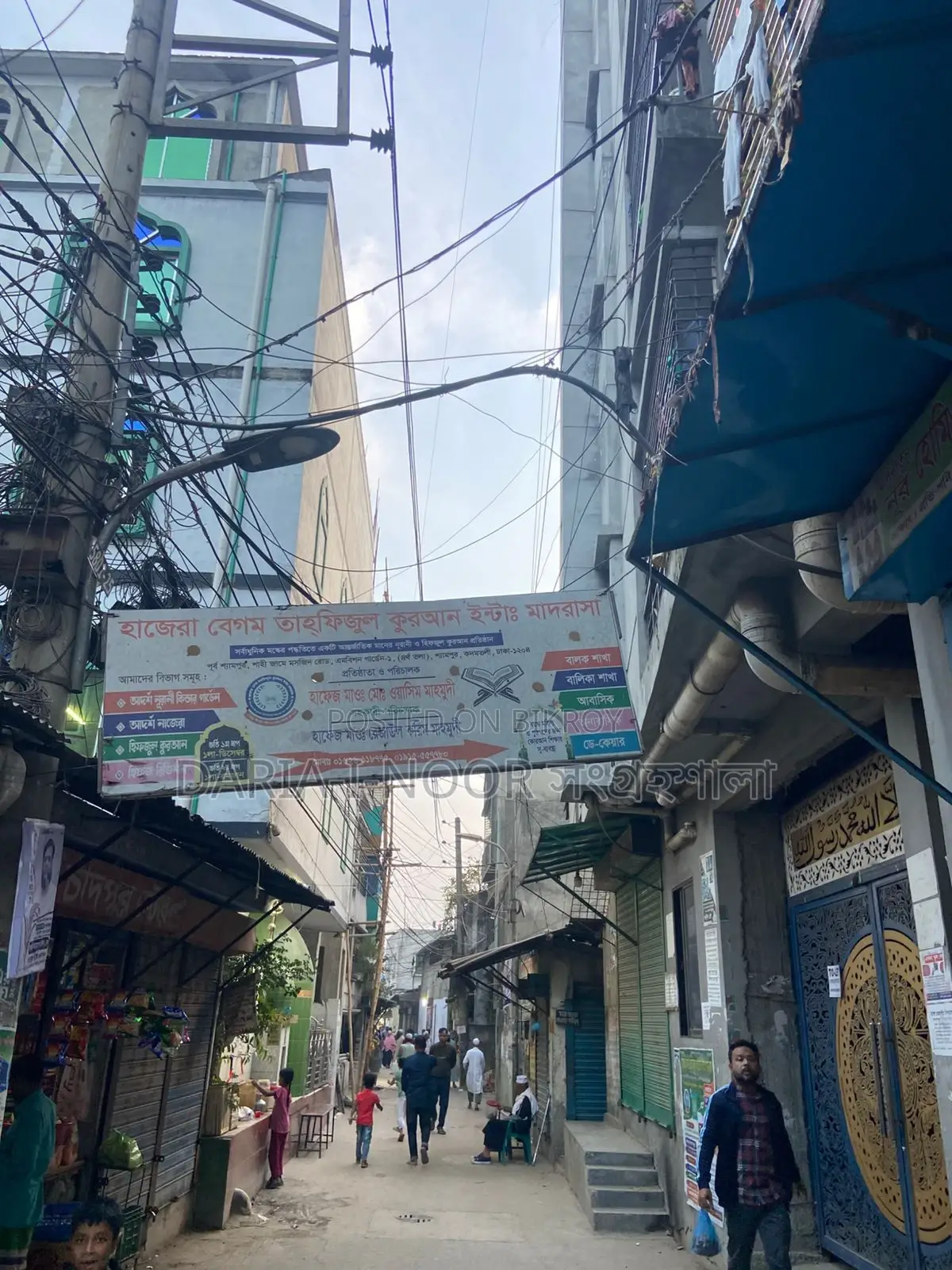 1025 SFT Ready Flat for Sale on 2nd Floor in Jurain in Jatrabari