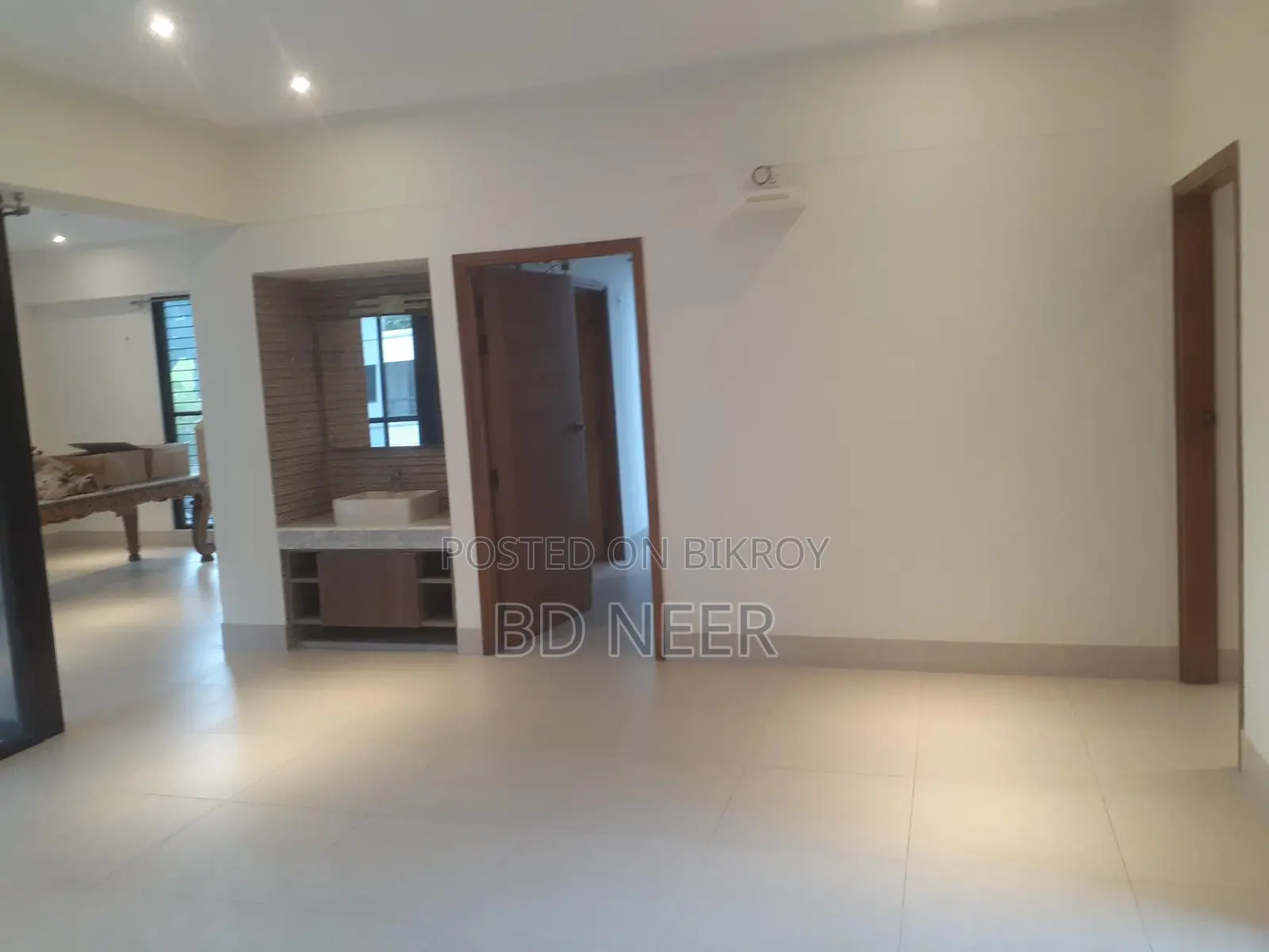 Unfurnished 3 Bedroom flat Rent in Gulshan-2 in Gulshan