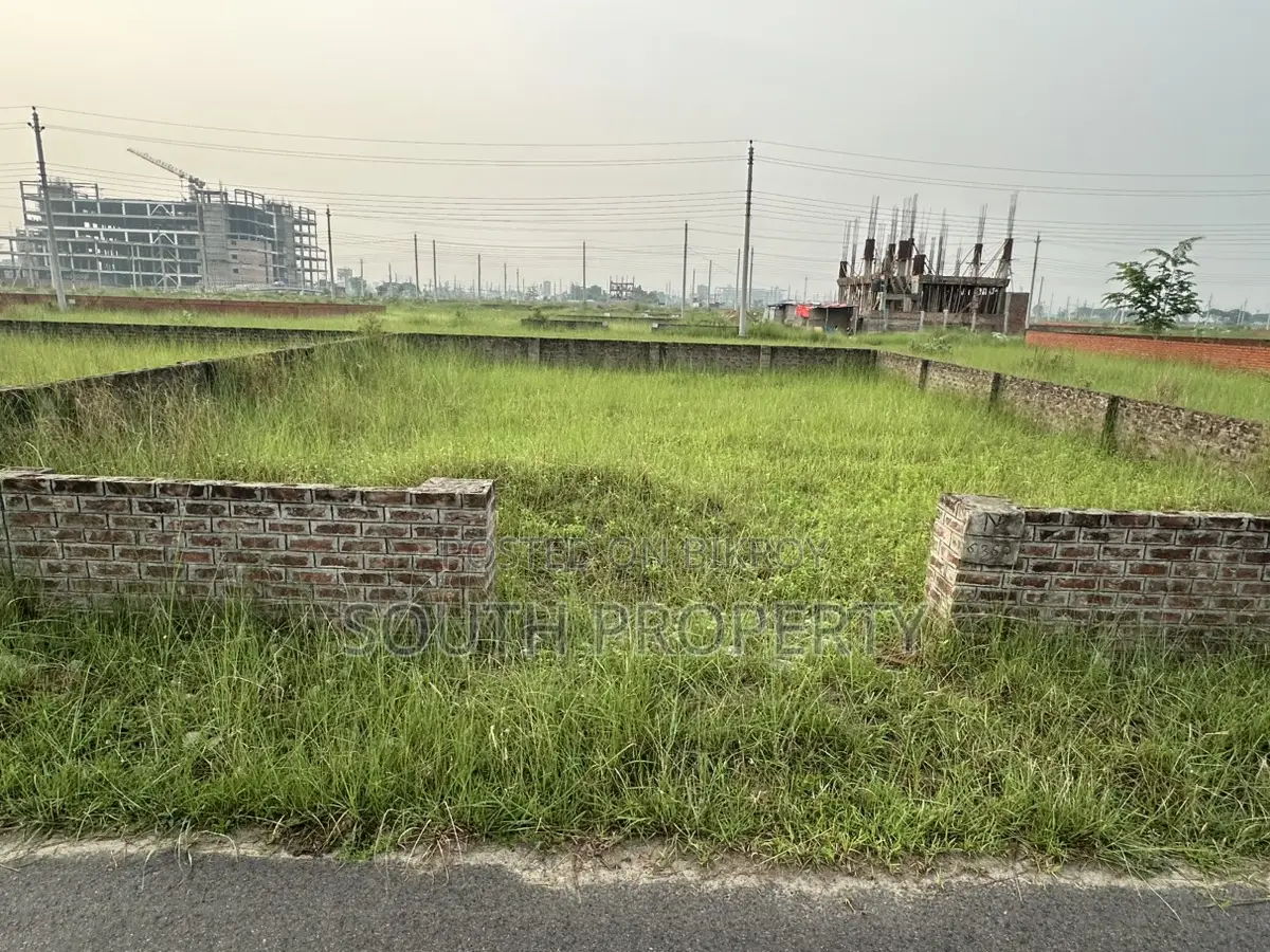 Block-N // 5+5=10 Katha // Near Market, Bashundhara R/A in Basundhara