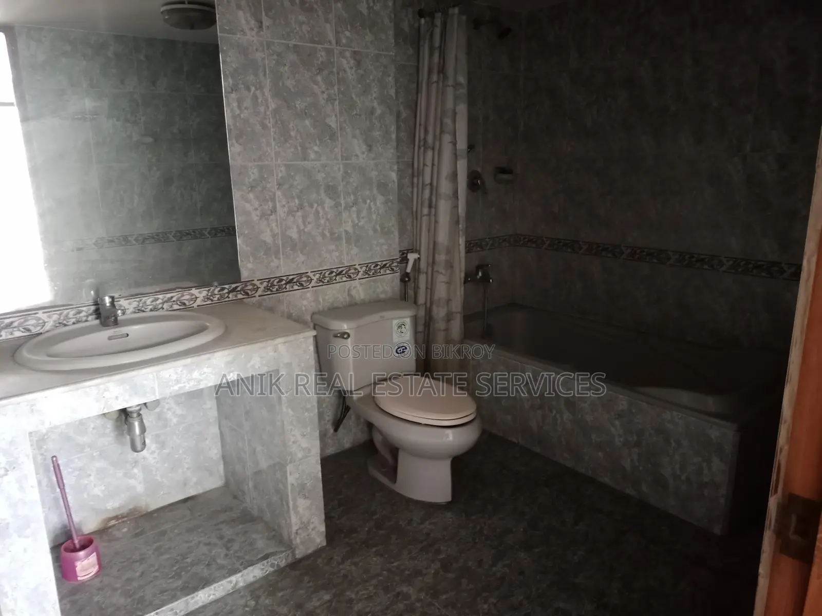 Good Quality 3 Bedroom Un Farnised Flat Rent At Gulshan 2 in Gulshan
