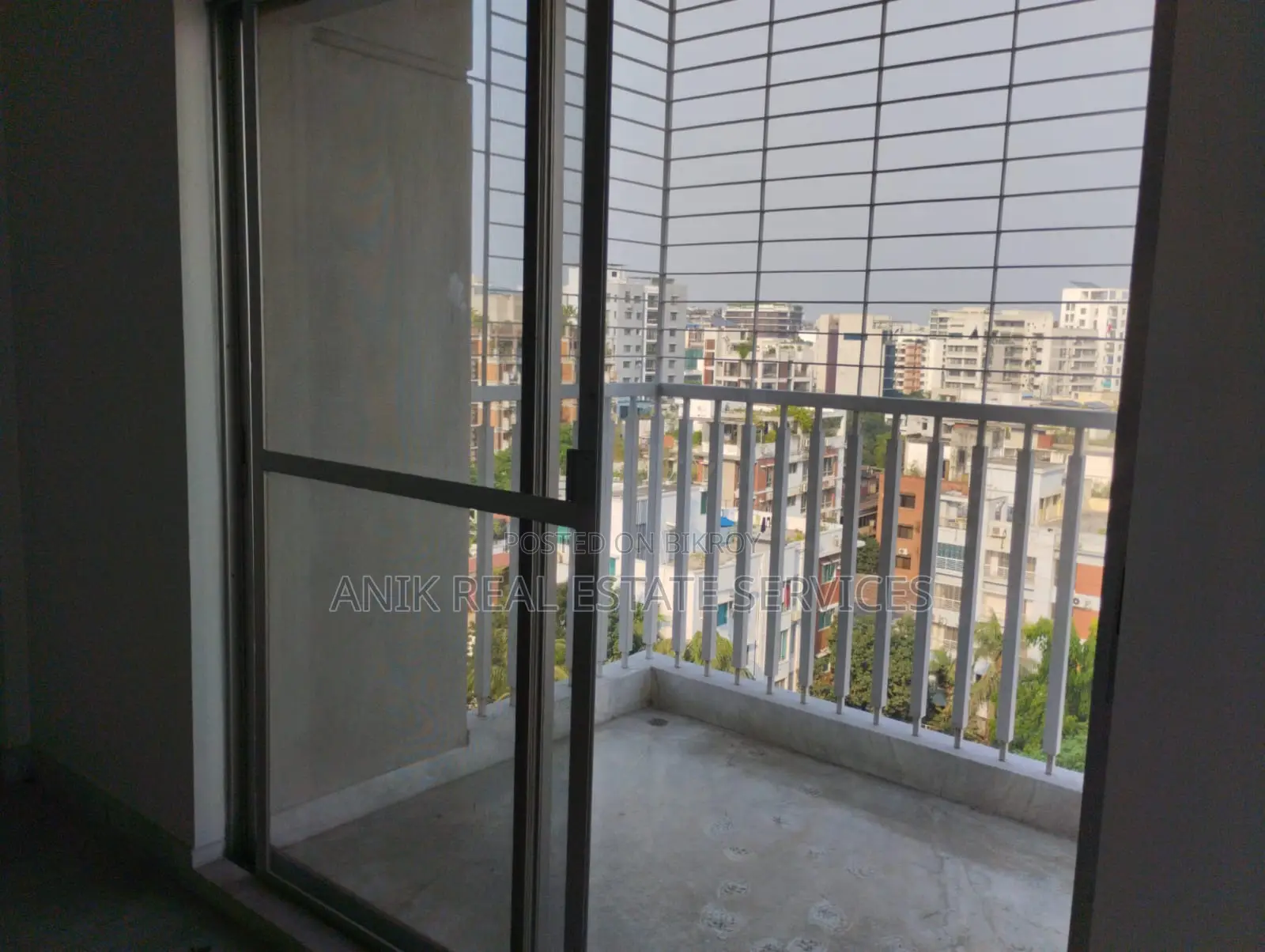 Swmming Pool Gym 4000 Sft Flat Rent At Banani in Banani