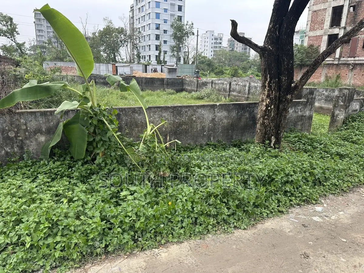 Block-L, (3+3)=6 Katha, South-Face, Plot Urgent Sell, Bashundhara R/A in Basundhara