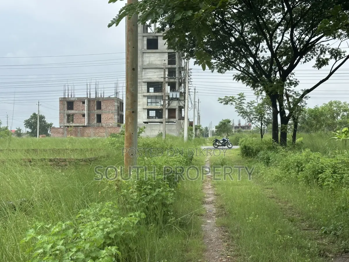 Block-L, (3+3)=6 Katha, South-Face, Plot Urgent Sell, Bashundhara R/A in Basundhara