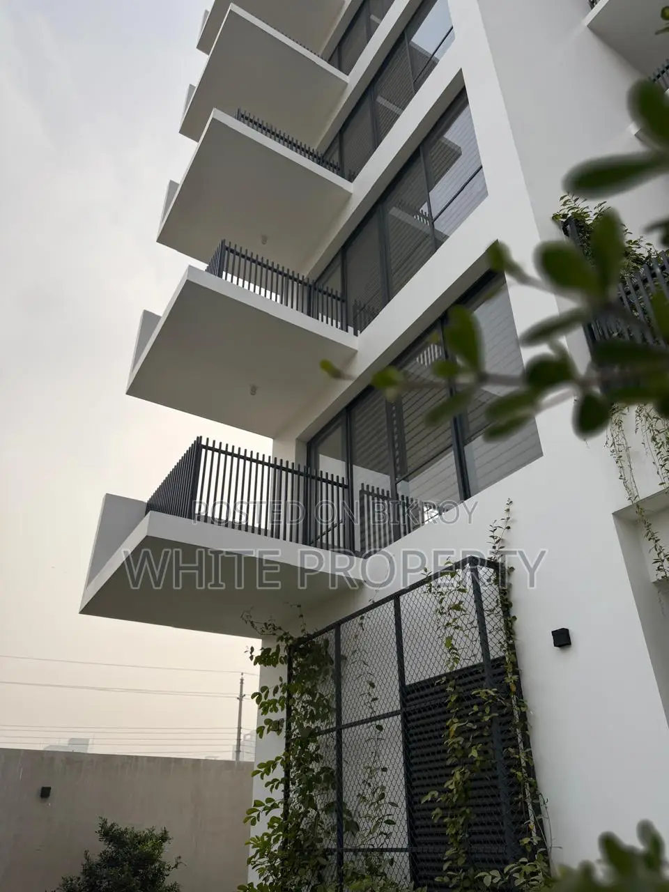 Apartment sale at Bashundhara Block-M, Road 38 Corner plot in Basundhara