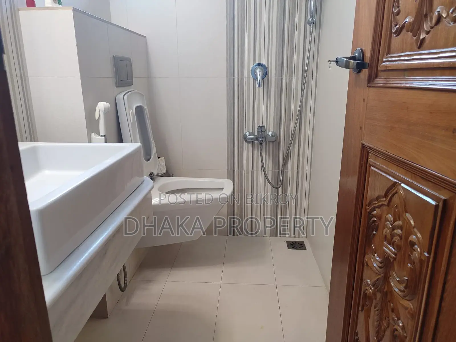 Premium Quality Furnished Apartment with American Fittings for Rent at Baridhara Diplomatic Zone in Baridhara