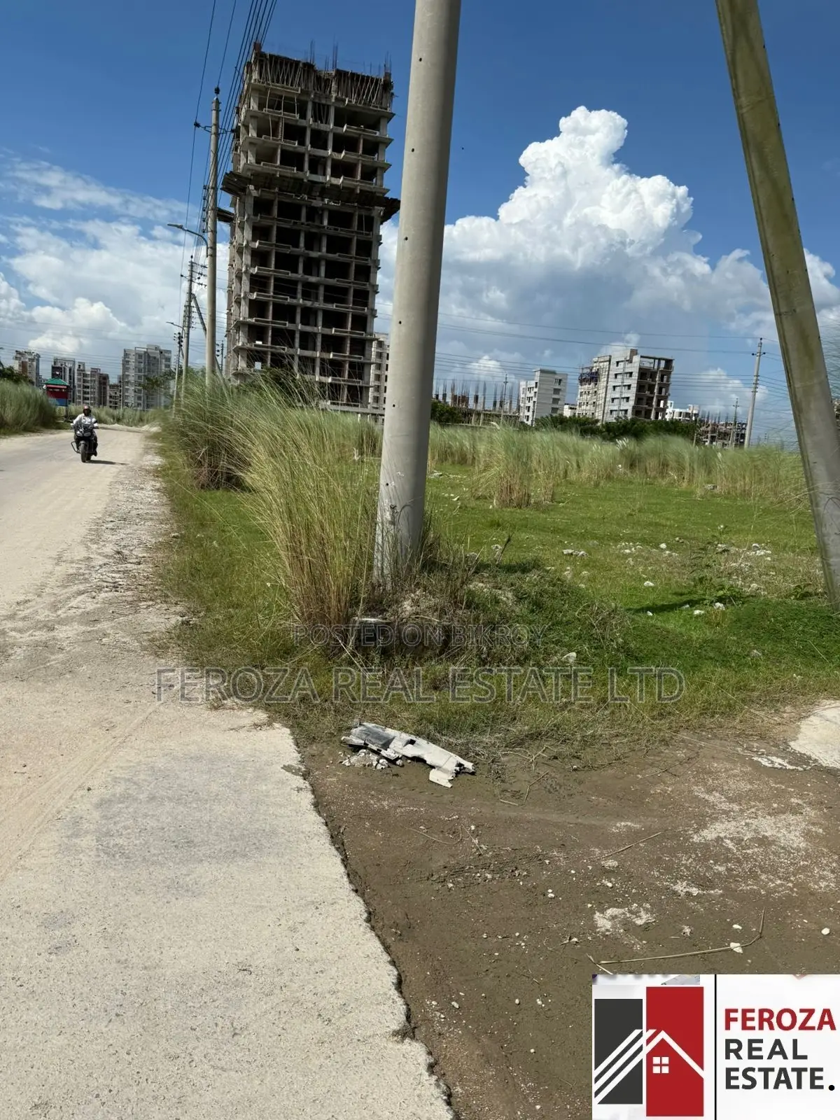 Boundary Wall-Plot Block M - 5 Katha Urgent Sale in Bashundhara in Basundhara