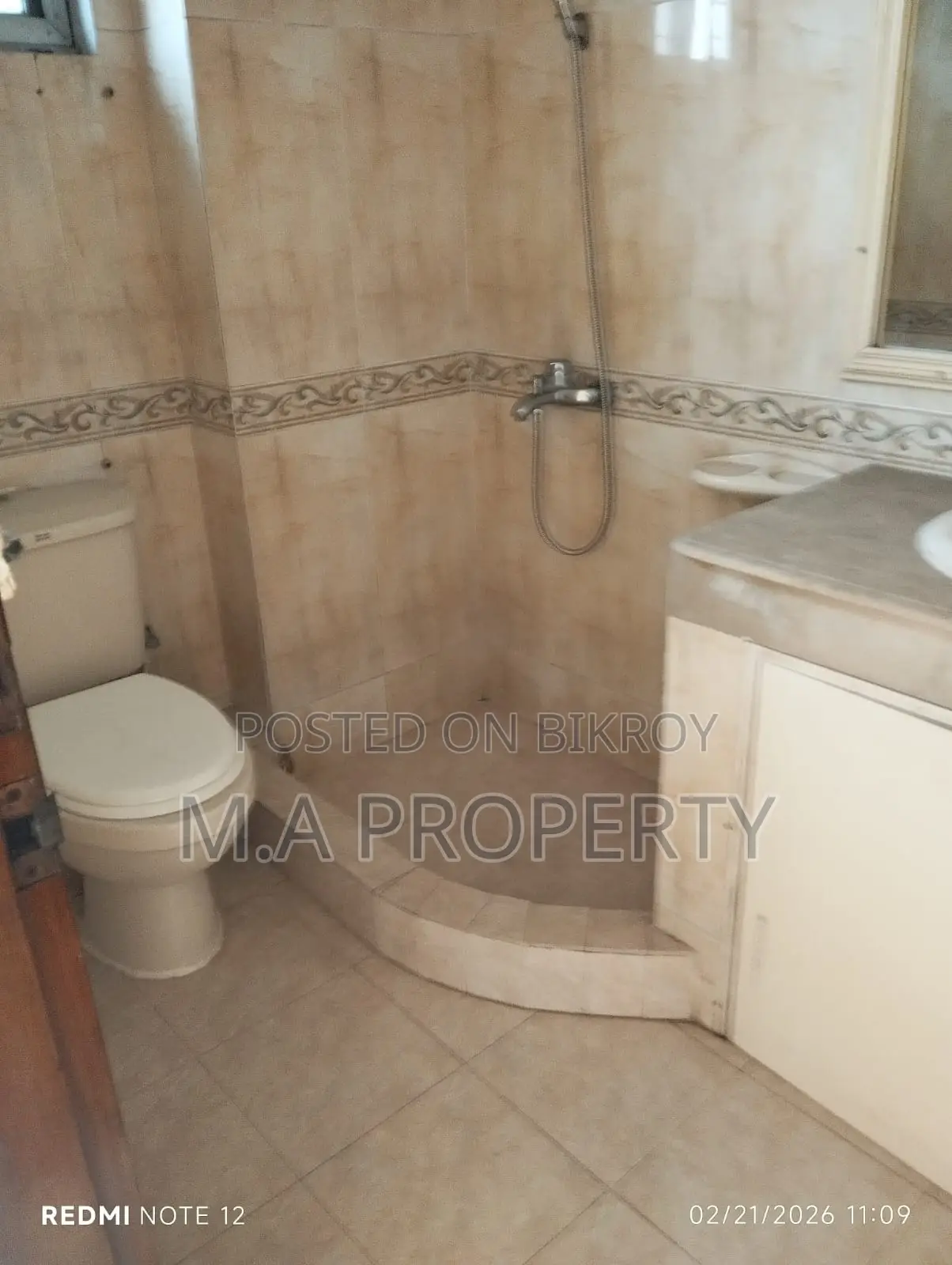 GOOD QUALITY LAKE VIEW FLAT RENT IN GULSHAN 2 in Gulshan