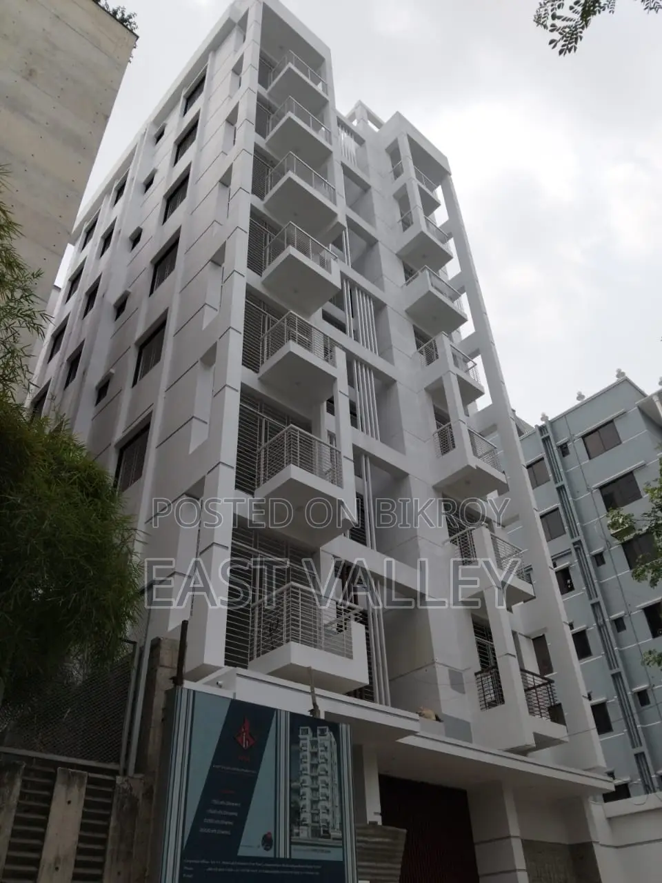 I Block 1500 sqft almost ready flat for sale in Bashundhara R/A in Basundhara