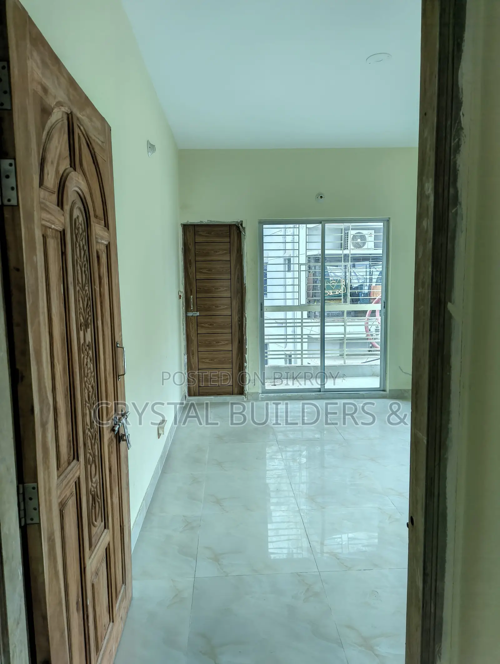 Ready flat on 5.5 katha land, price 90 lakh taka in Banasree