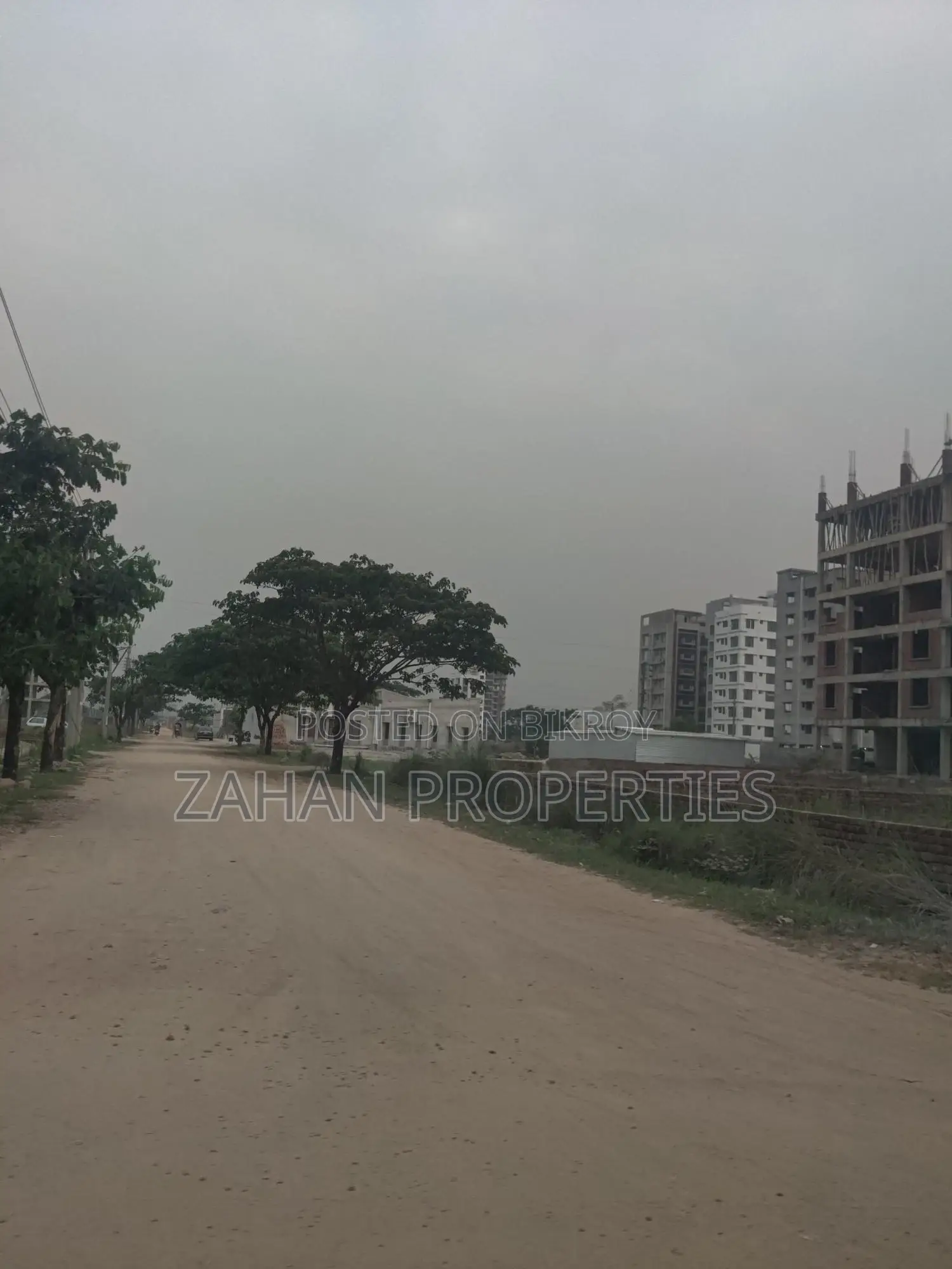 BASHUNDHARA N Block 60 ft Road 05 Kata South Face Plot sell.. in Basundhara
