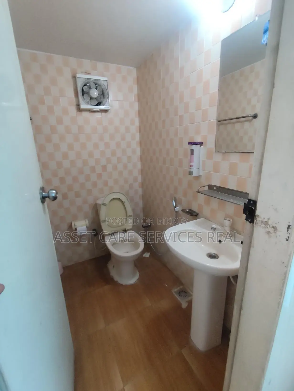 2200-Sqft Full Furnished Office Space Rent In Banani in Banani