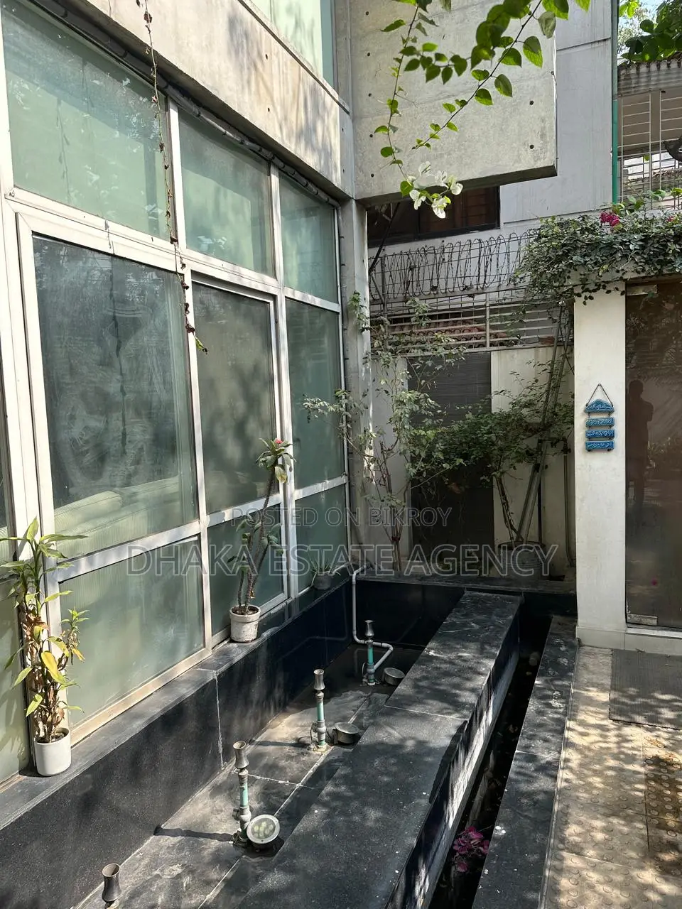 Nikunja 1, 3-Story House for Sale. in Khilkhet