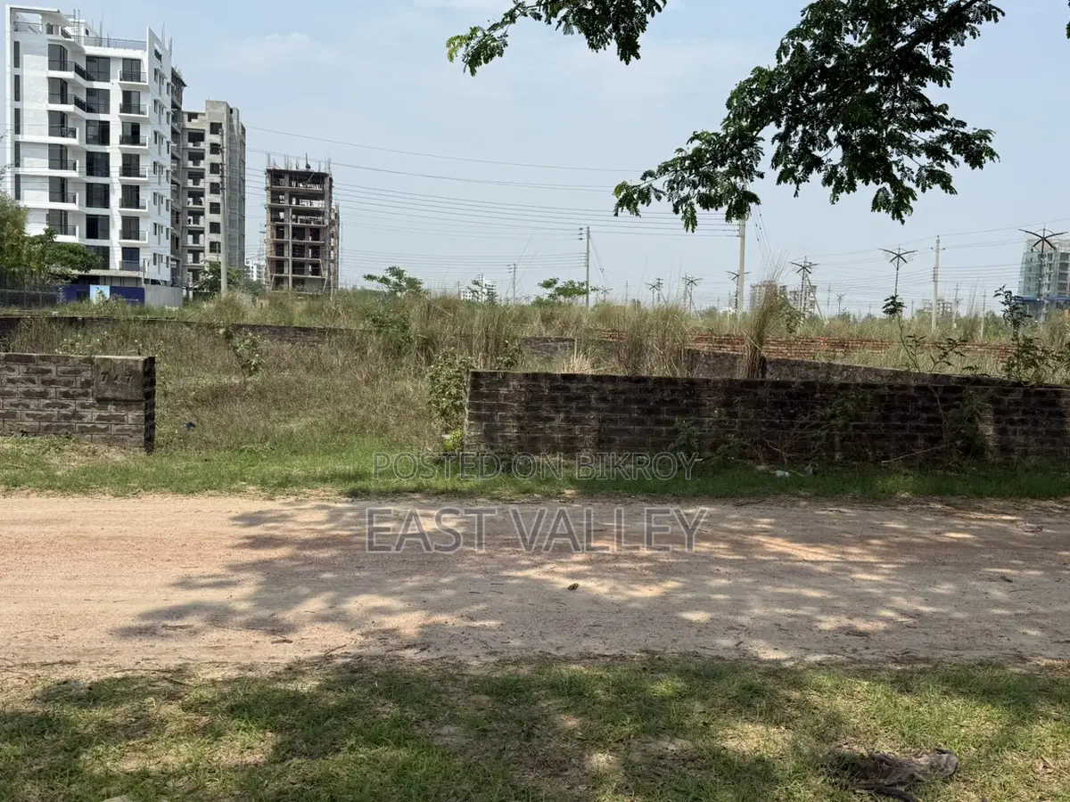 M Block 4 K South Almost Corner Plot in Basundhara