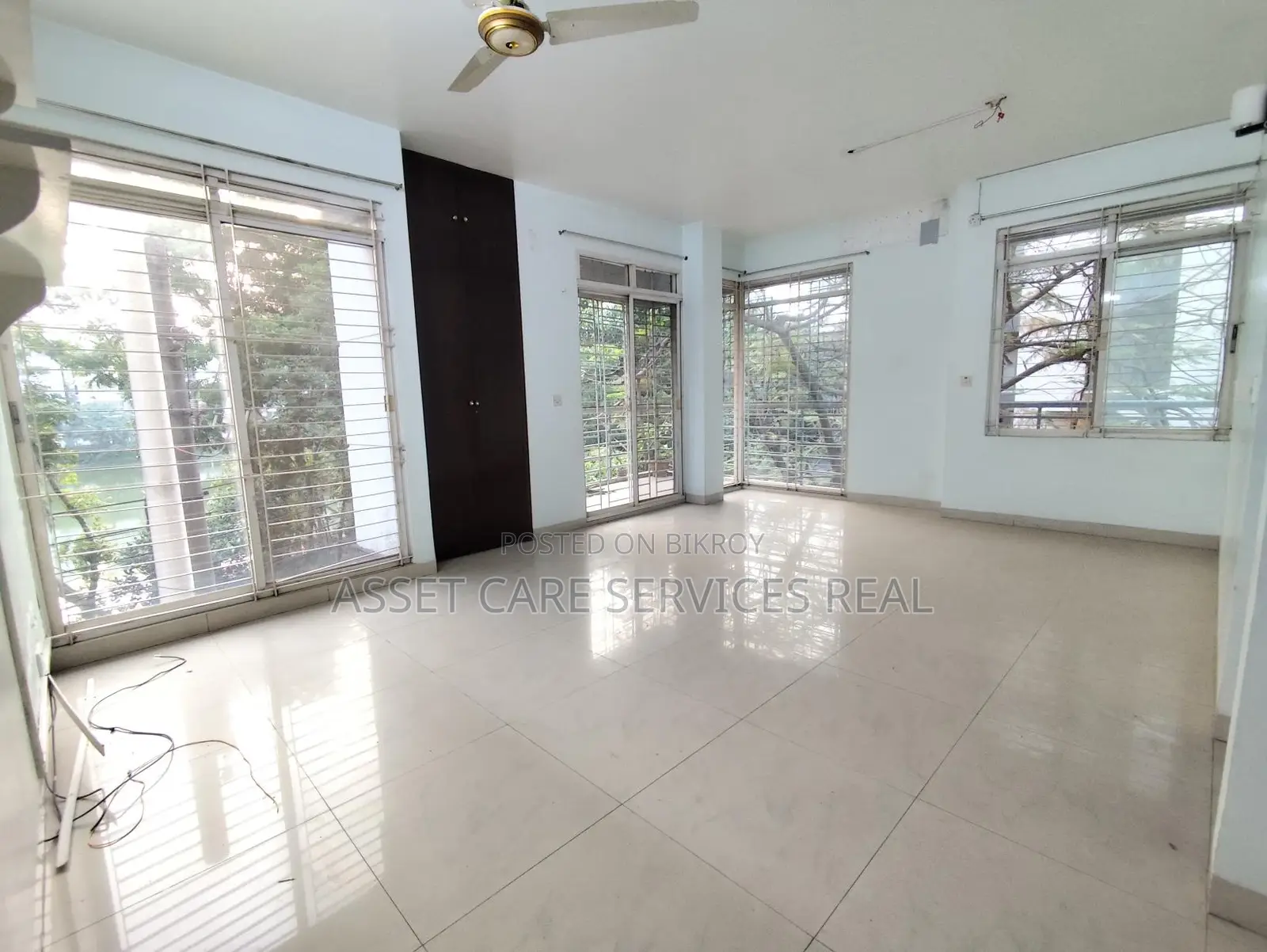 Lake View 3-Bedroom Unfurnished Apartment for Rent in Baridhara Diplomatic Zone in Baridhara