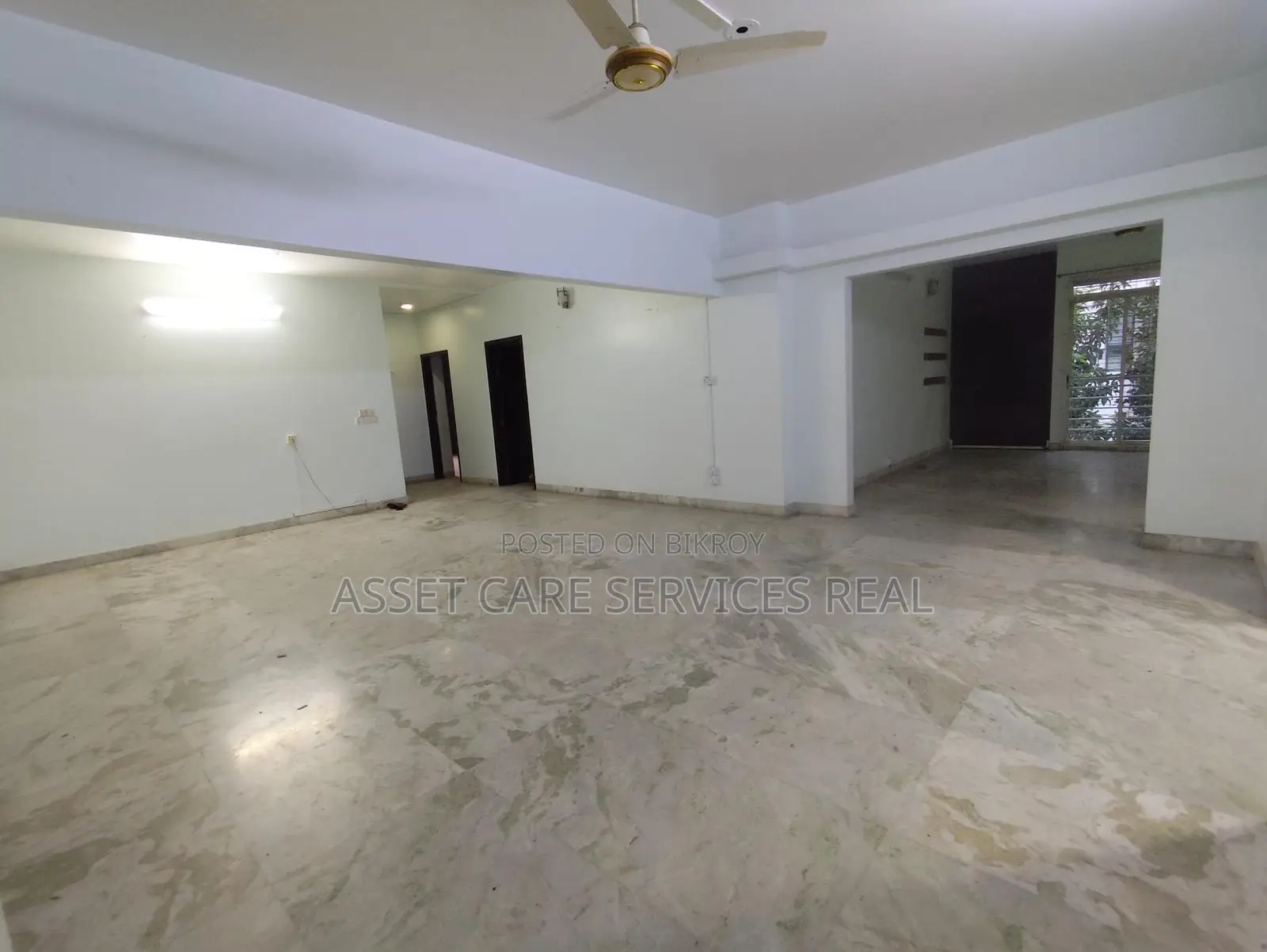Lake View 3-Bedroom Unfurnished Apartment for Rent in Baridhara Diplomatic Zone in Baridhara