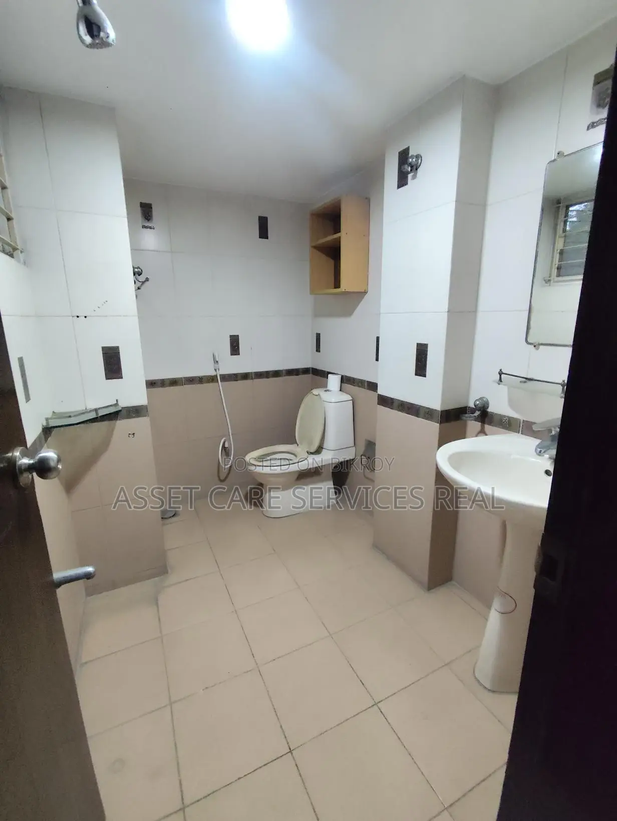 Lake View 3-Bedroom Unfurnished Apartment for Rent in Baridhara Diplomatic Zone in Baridhara